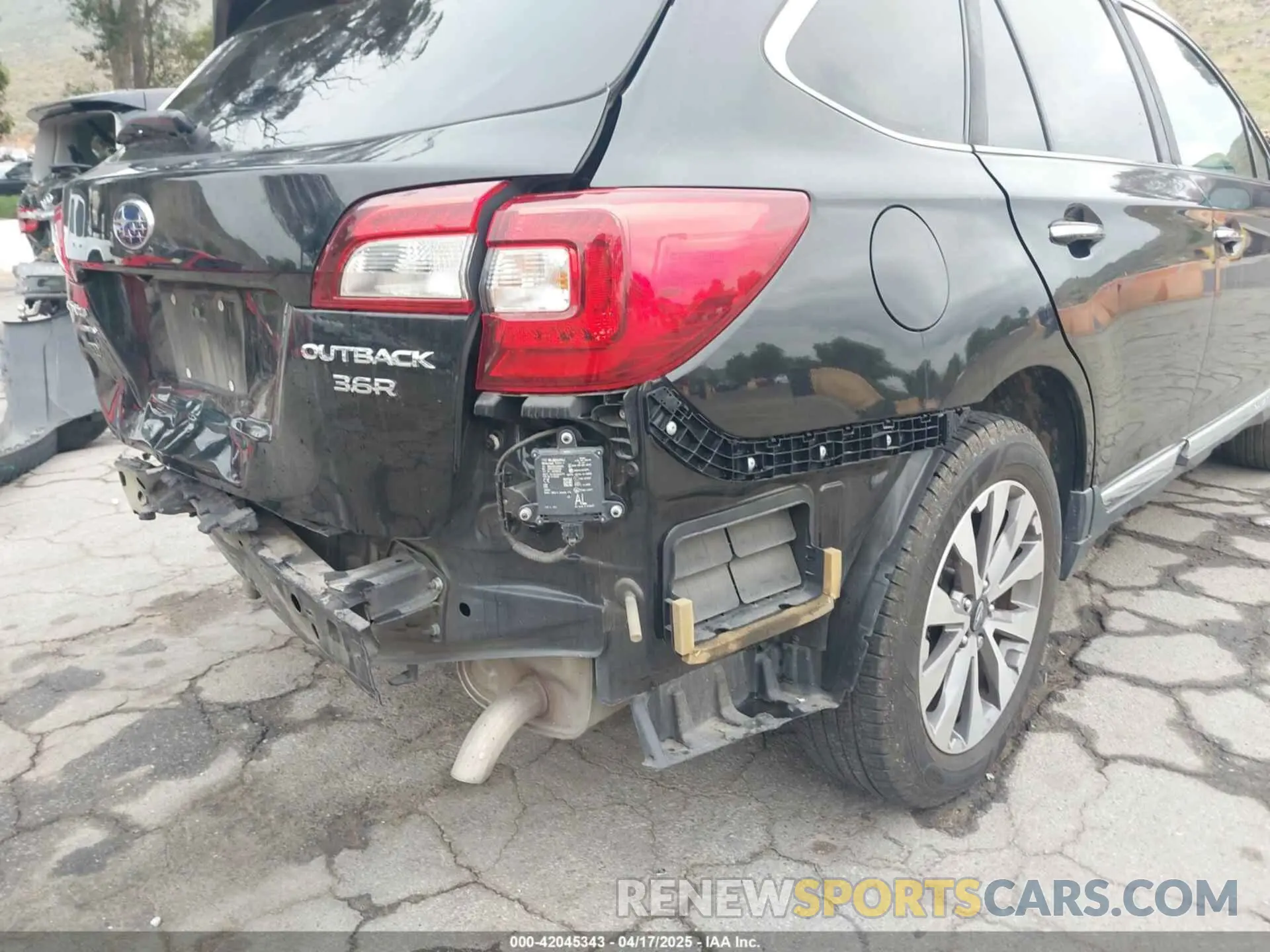 17 Photograph of a damaged car 4S4BSETC2K3217455 SUBARU OUTBACK 2019