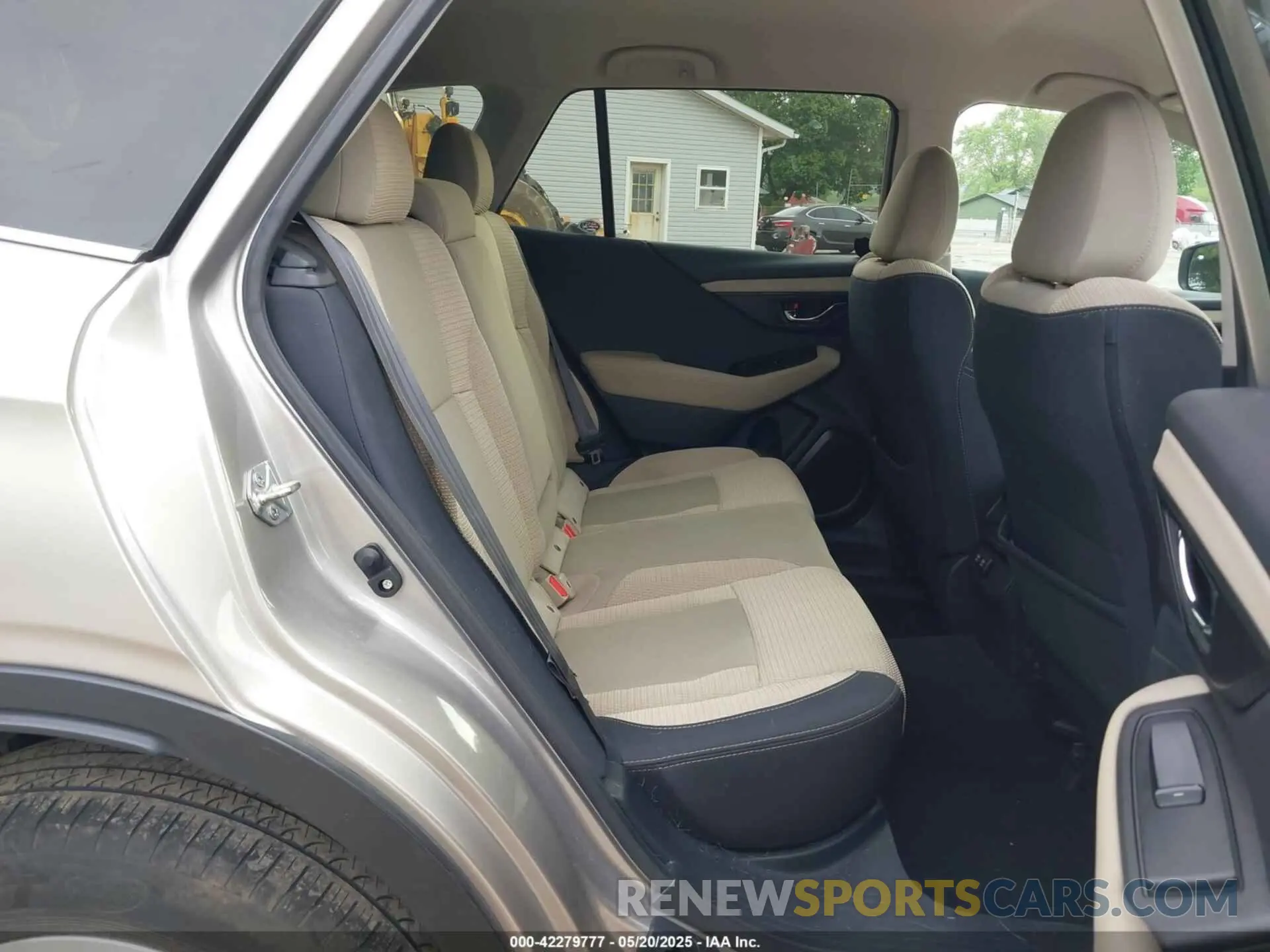 8 Photograph of a damaged car 4S4BTACC5L3263126 SUBARU OUTBACK 2020