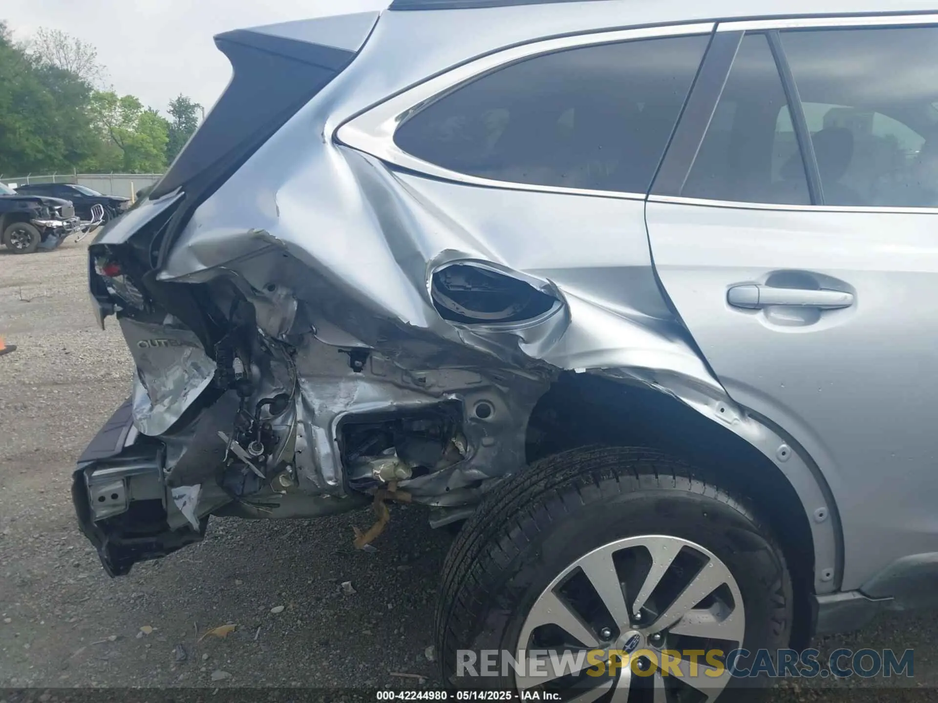 6 Photograph of a damaged car 4S4BTAEC6L3178275 SUBARU OUTBACK 2020