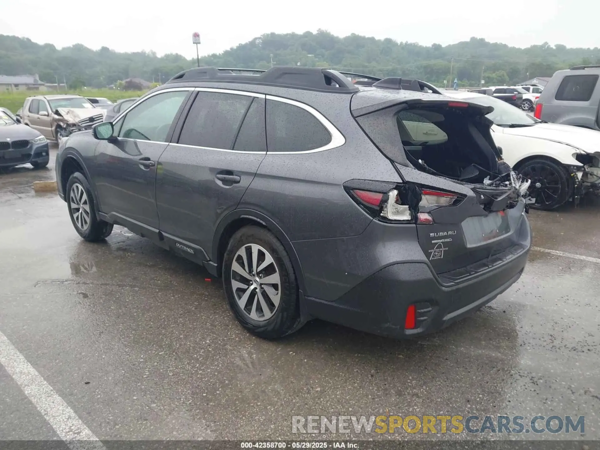 3 Photograph of a damaged car 4S4BTAEC7L3261584 SUBARU OUTBACK 2020