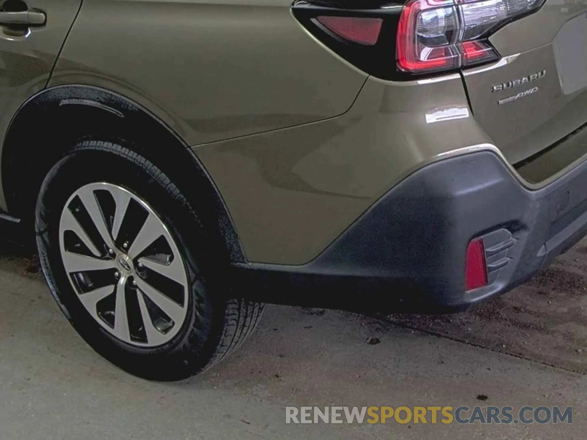 5 Photograph of a damaged car 4S4BTAEC9L3125652 SUBARU OUTBACK 2020