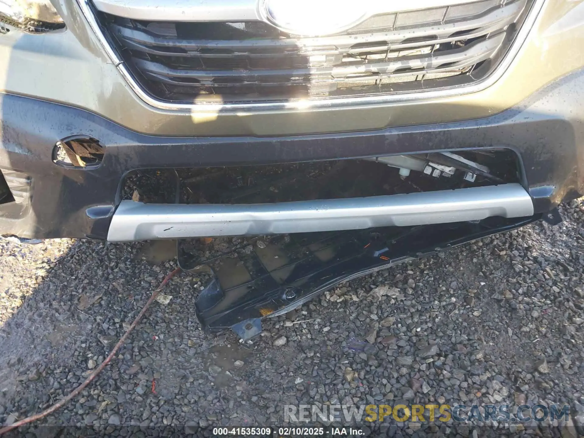 17 Photograph of a damaged car 4S4BTANC2L3201518 SUBARU OUTBACK 2020