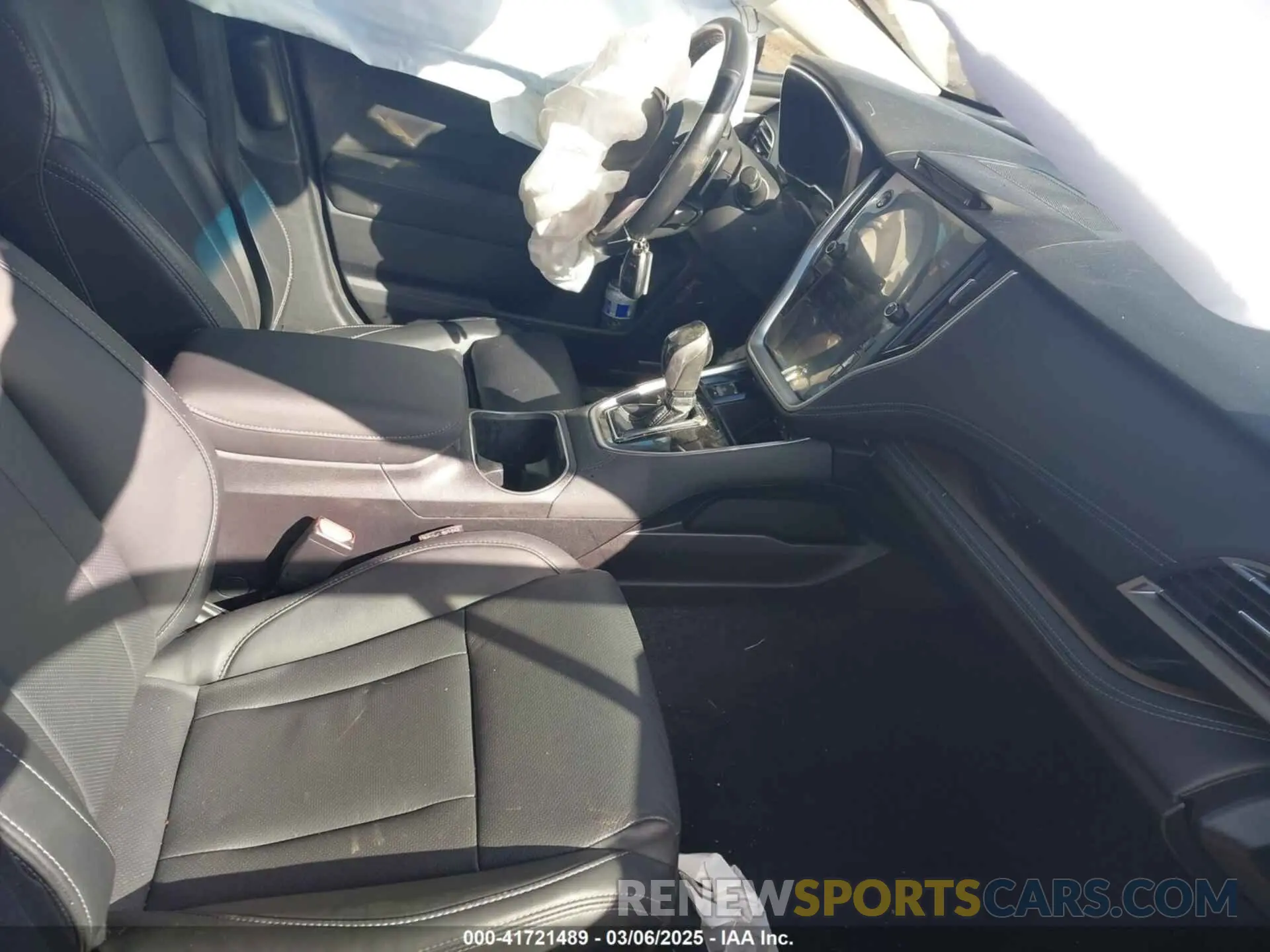 5 Photograph of a damaged car 4S4BTANC3L3269360 SUBARU OUTBACK 2020