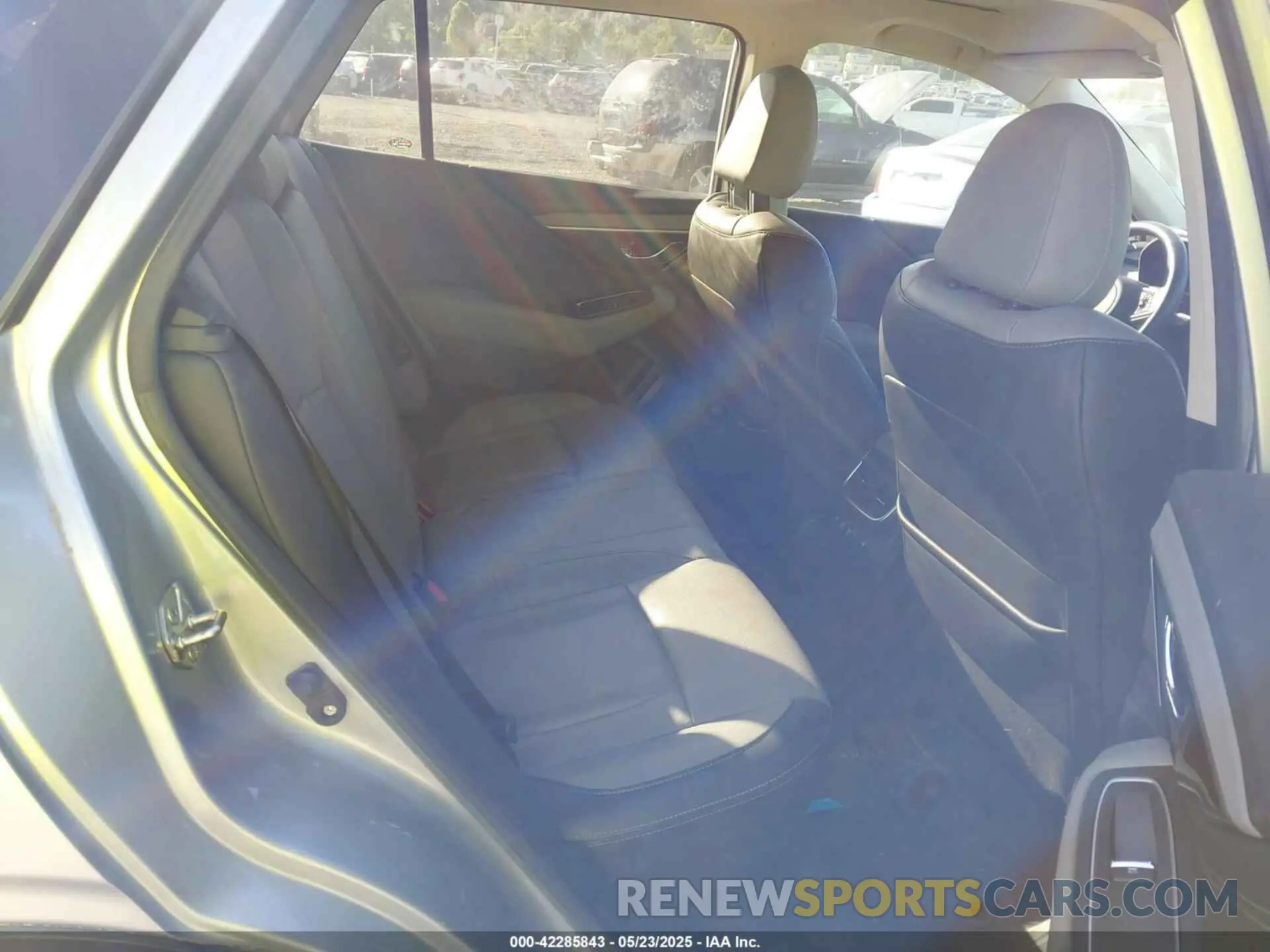 8 Photograph of a damaged car 4S4BTANC6L3172251 SUBARU OUTBACK 2020