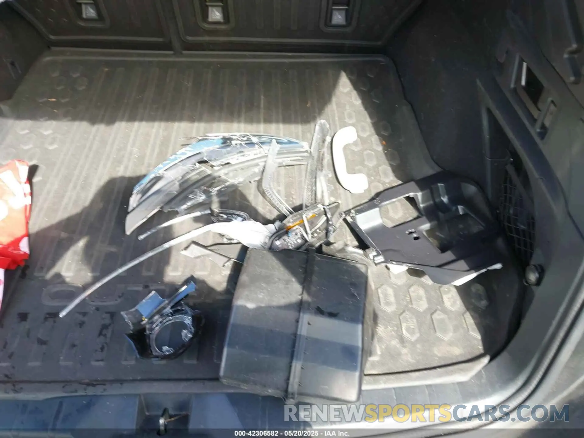 12 Photograph of a damaged car 4S4BTANCXL3229387 SUBARU OUTBACK 2020