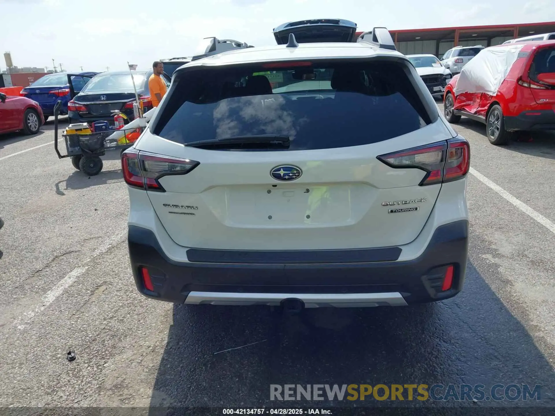 17 Photograph of a damaged car 4S4BTAPC0L3100362 SUBARU OUTBACK 2020