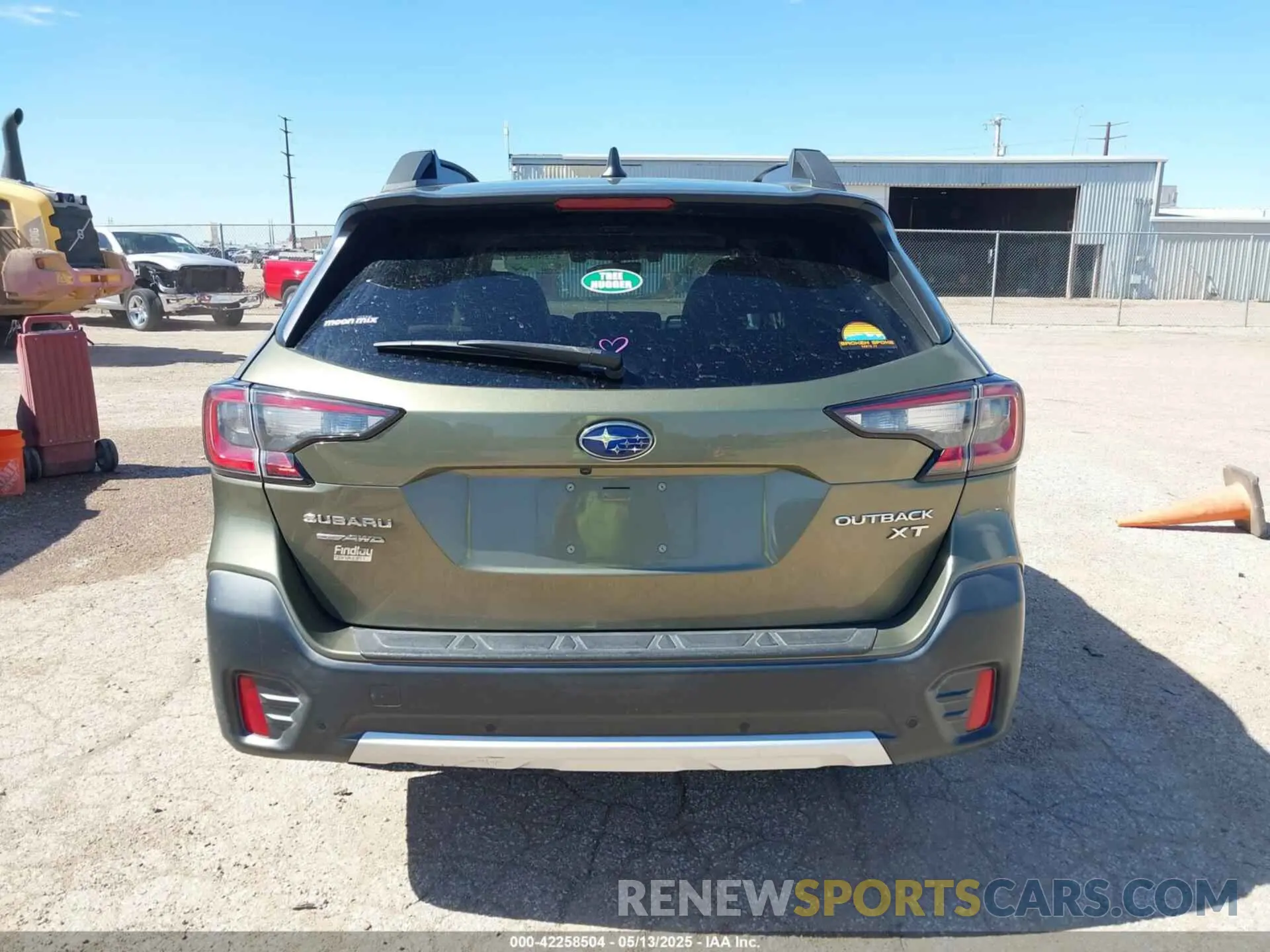 17 Photograph of a damaged car 4S4BTGND6L3143957 SUBARU OUTBACK 2020