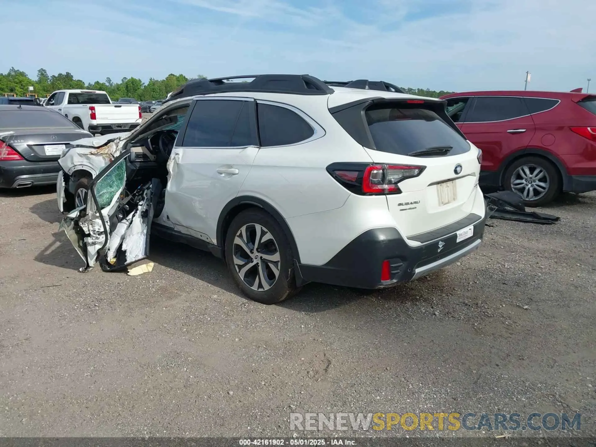 3 Photograph of a damaged car 4S4BTGND6L3270336 SUBARU OUTBACK 2020