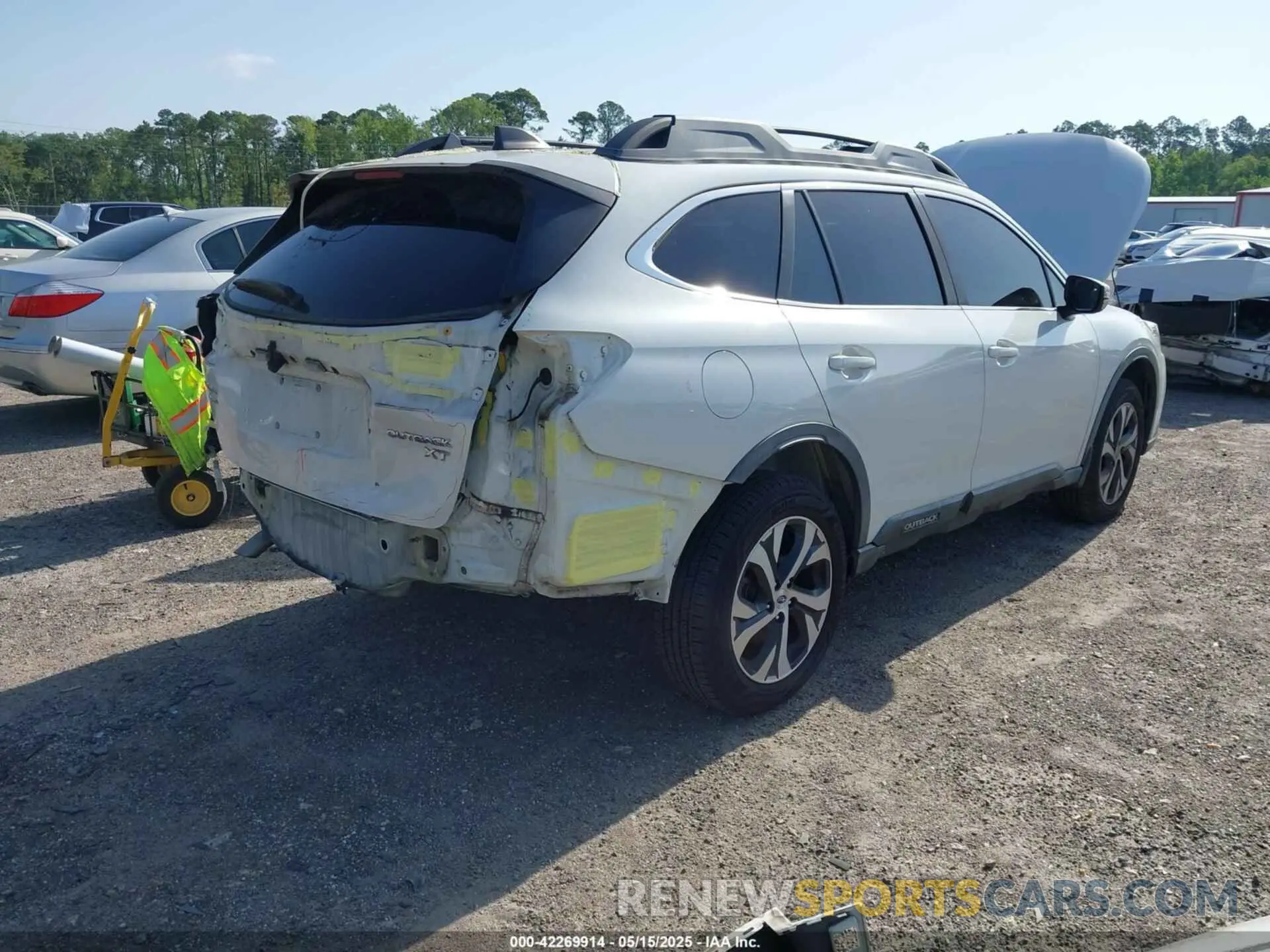 4 Photograph of a damaged car 4S4BTGND7L3108716 SUBARU OUTBACK 2020