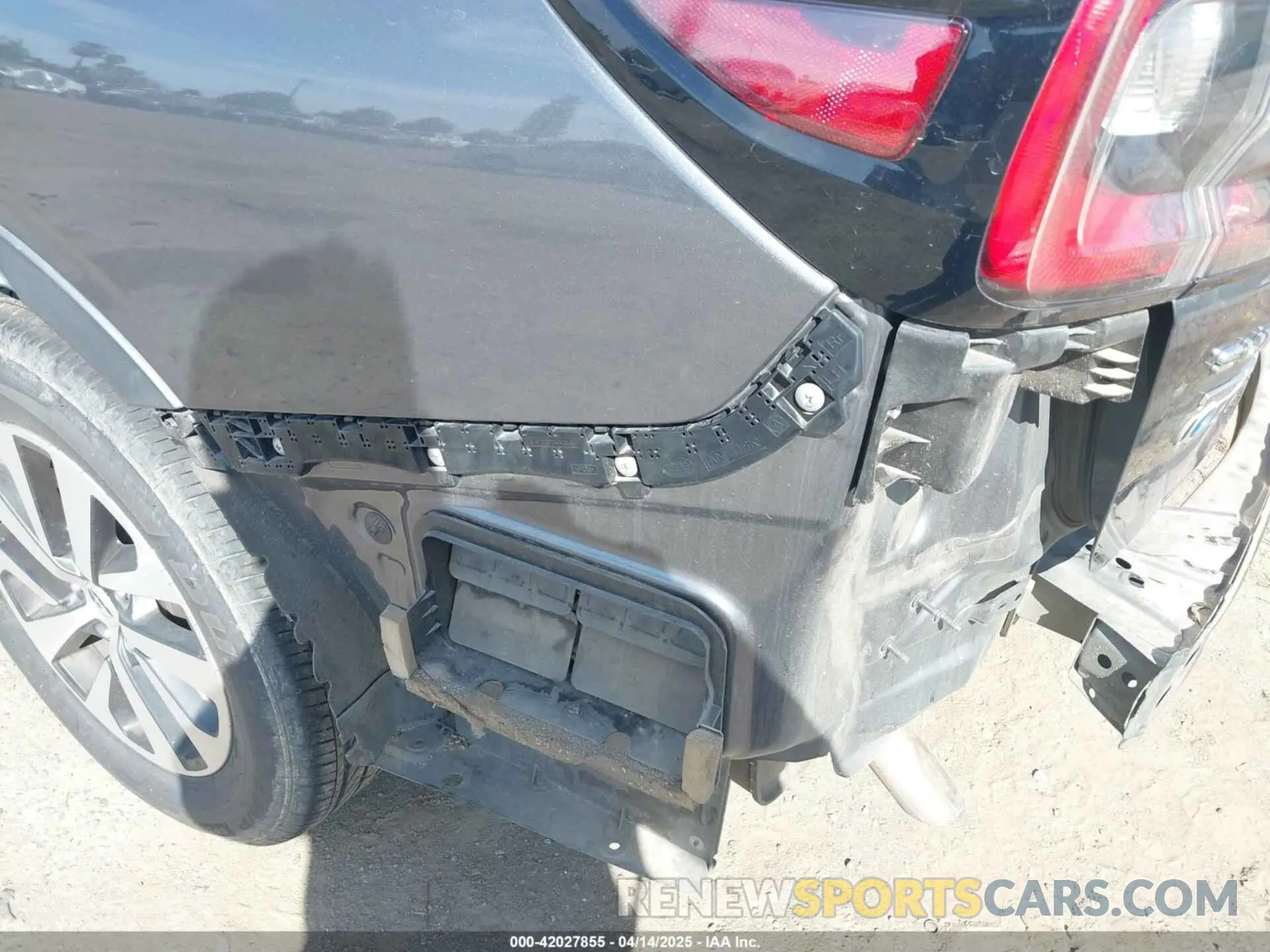 19 Photograph of a damaged car 4S4BTAAC9M3129305 SUBARU OUTBACK 2021