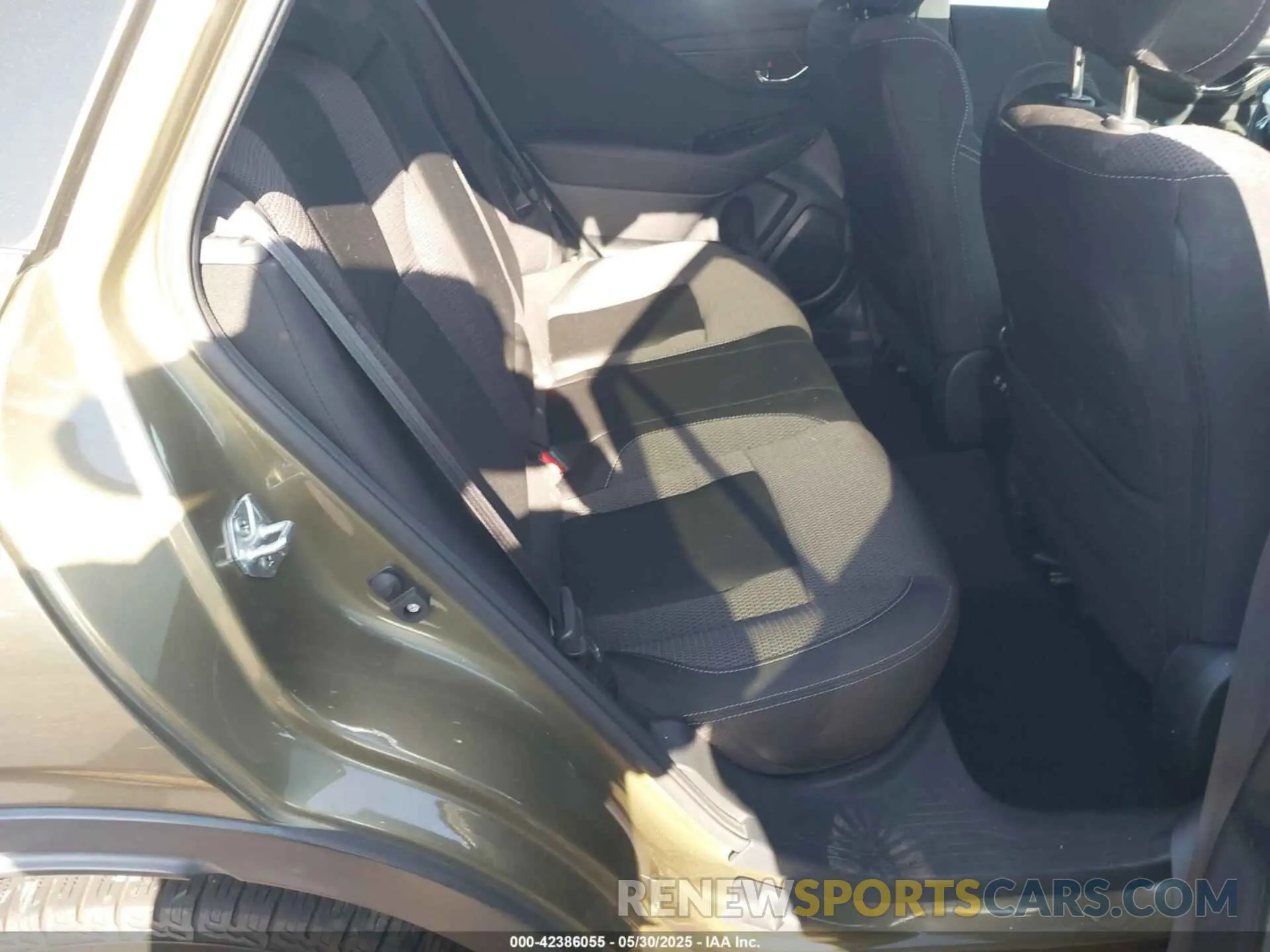 8 Photograph of a damaged car 4S4BTACC8N3197996 SUBARU OUTBACK 2022