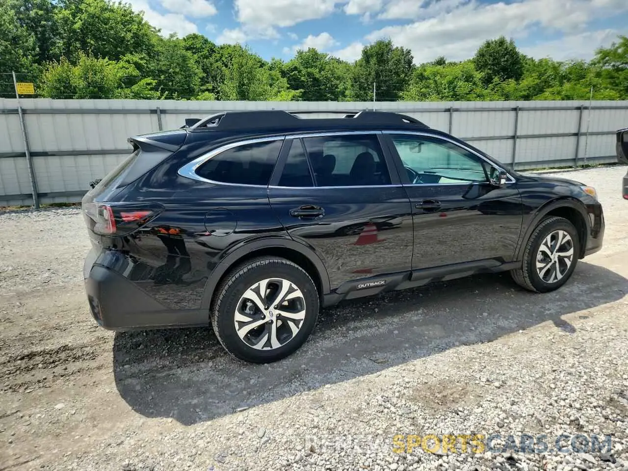 3 Photograph of a damaged car 4S4BTANC8N3192732 SUBARU OUTBACK 2022