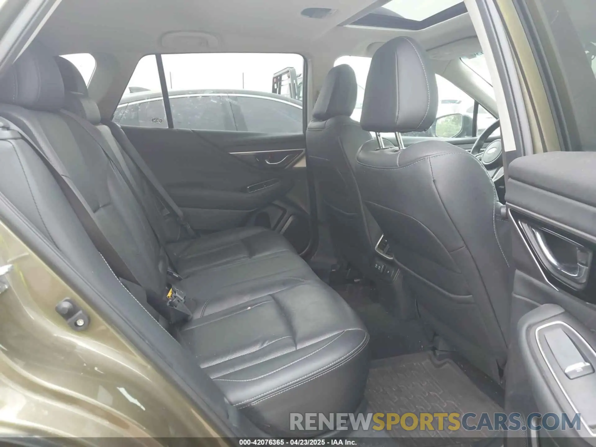 8 Photograph of a damaged car 4S4BTANC9N3165989 SUBARU OUTBACK 2022