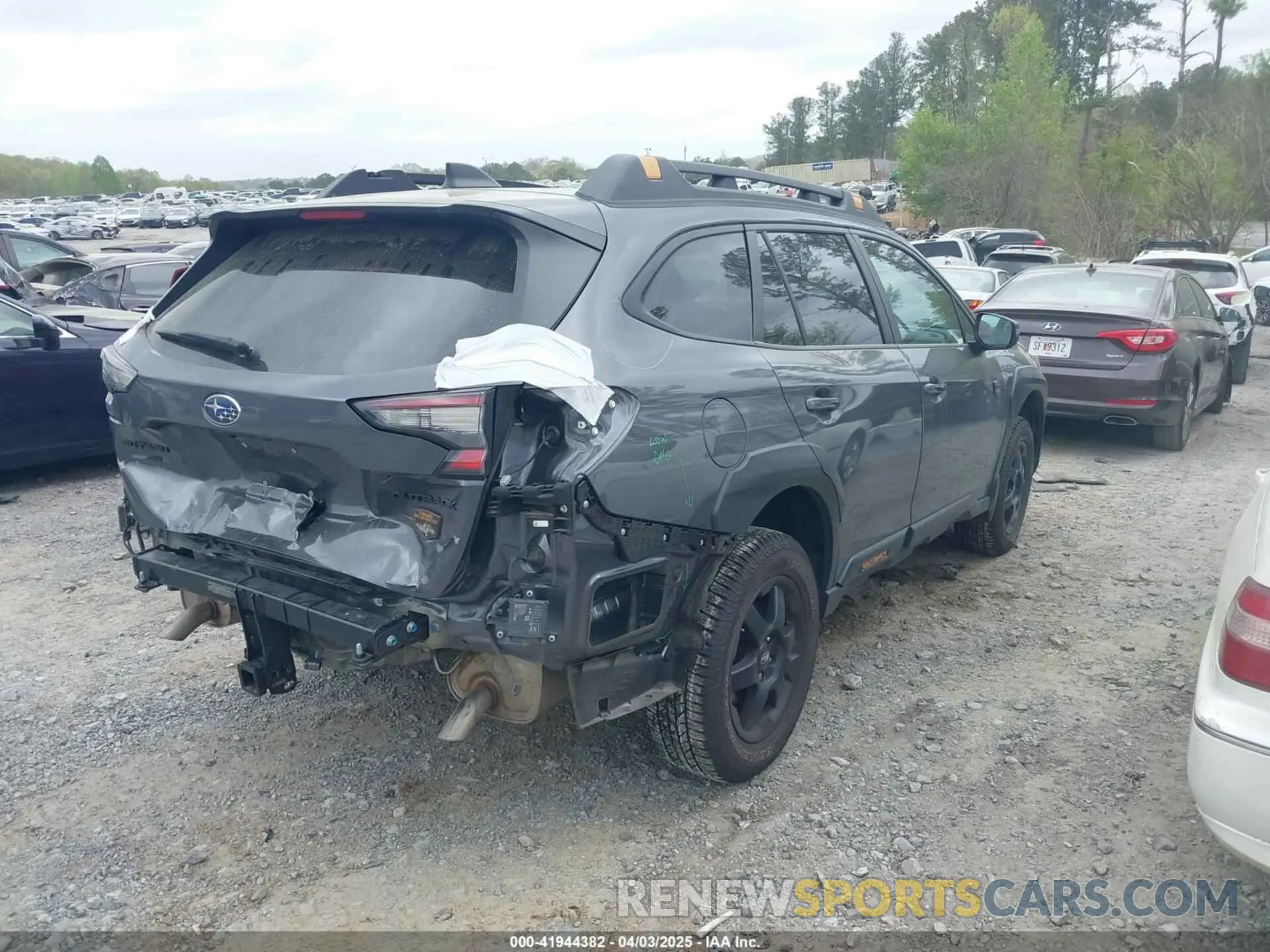 4 Photograph of a damaged car 4S4BTGSD9N3144334 SUBARU OUTBACK 2022