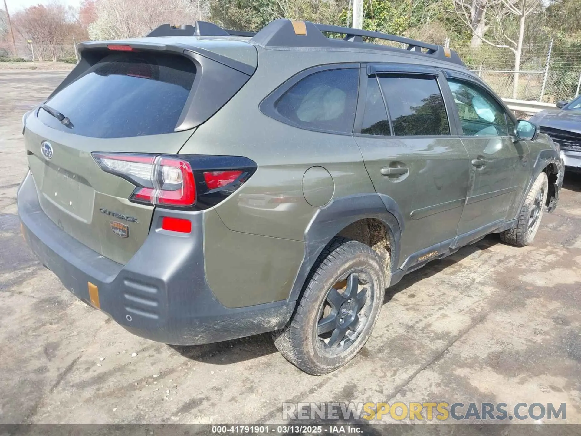 4 Photograph of a damaged car 4S4BTGUD7N3127495 SUBARU OUTBACK 2022