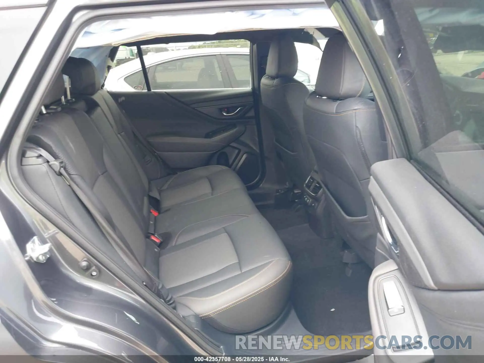 8 Photograph of a damaged car 4S4BTGUDXN3159843 SUBARU OUTBACK 2022