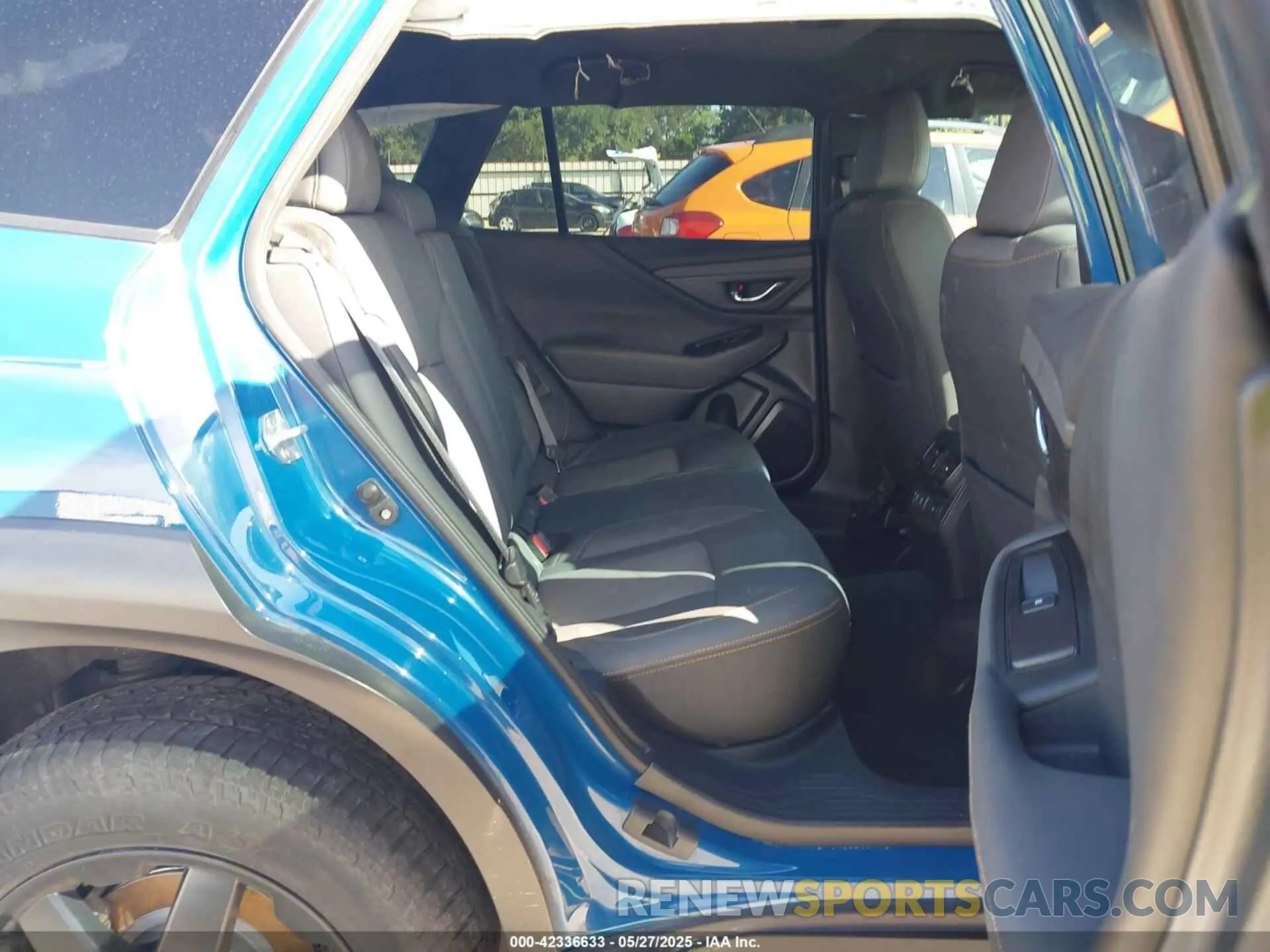 8 Photograph of a damaged car 4S4BTGUDXN3266116 SUBARU OUTBACK 2022