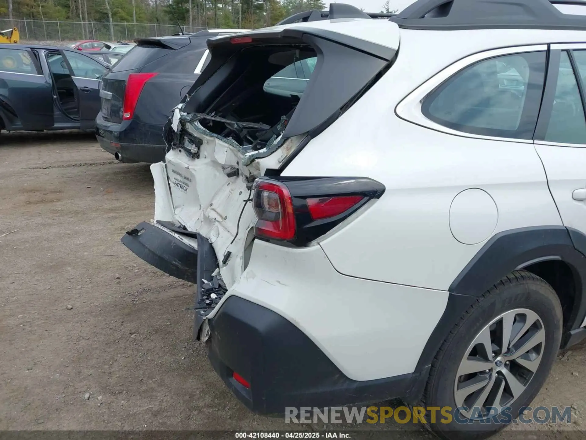 18 Photograph of a damaged car 4S4BTAAC5P3155064 SUBARU OUTBACK 2023