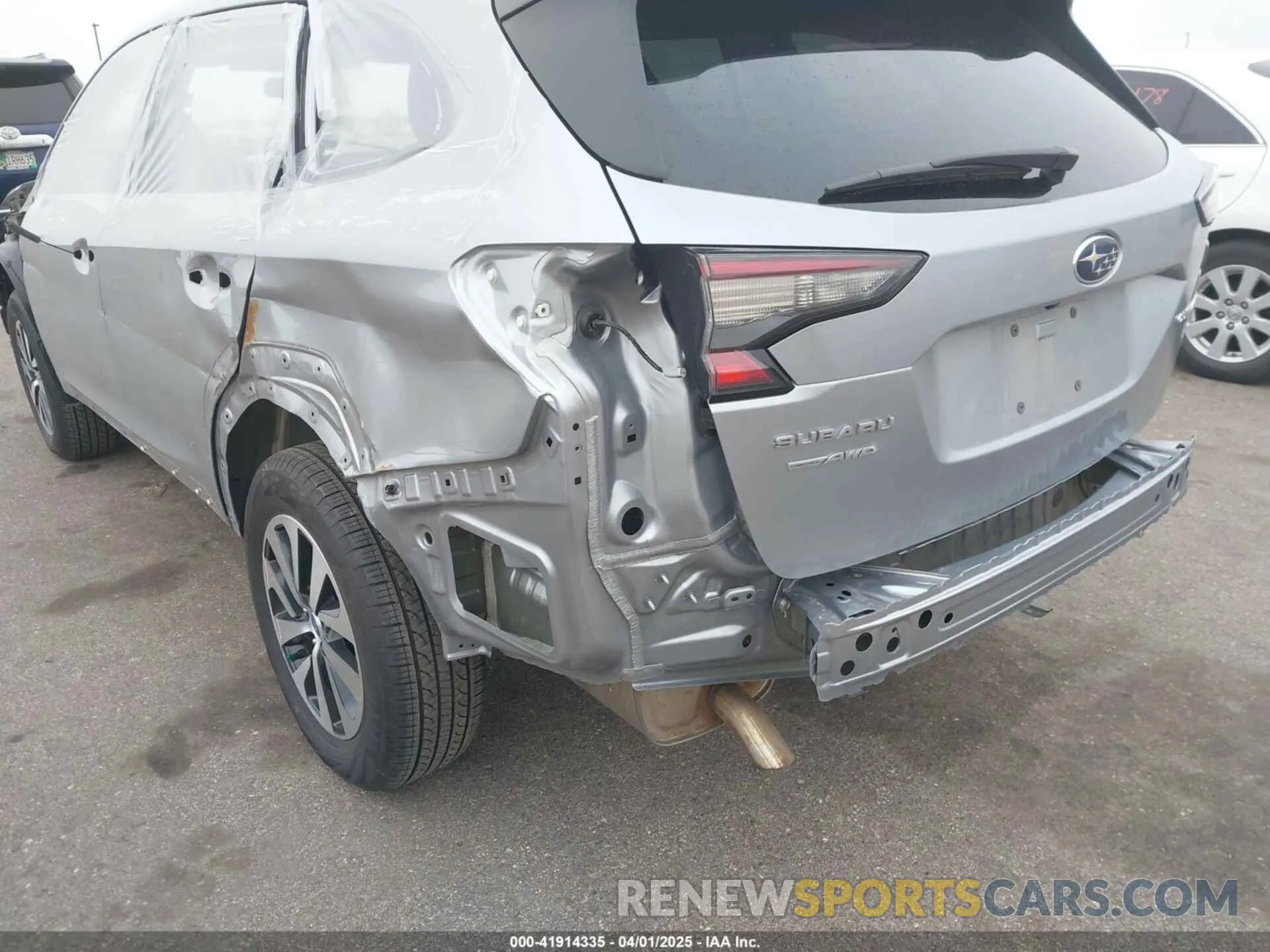 18 Photograph of a damaged car 4S4BTACC5P3194587 SUBARU OUTBACK 2023