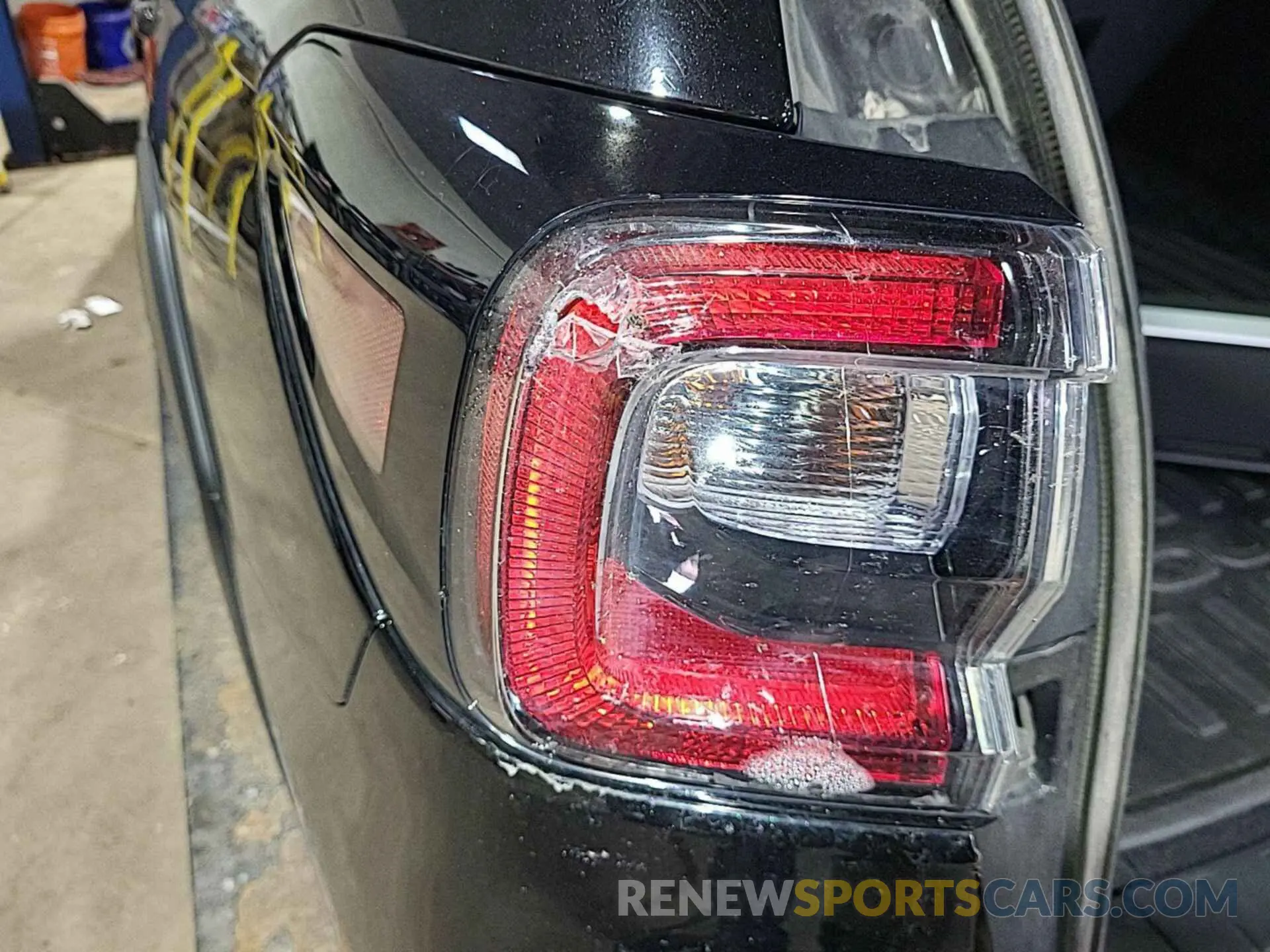 19 Photograph of a damaged car 4S4BTADCXP3127904 SUBARU OUTBACK 2023