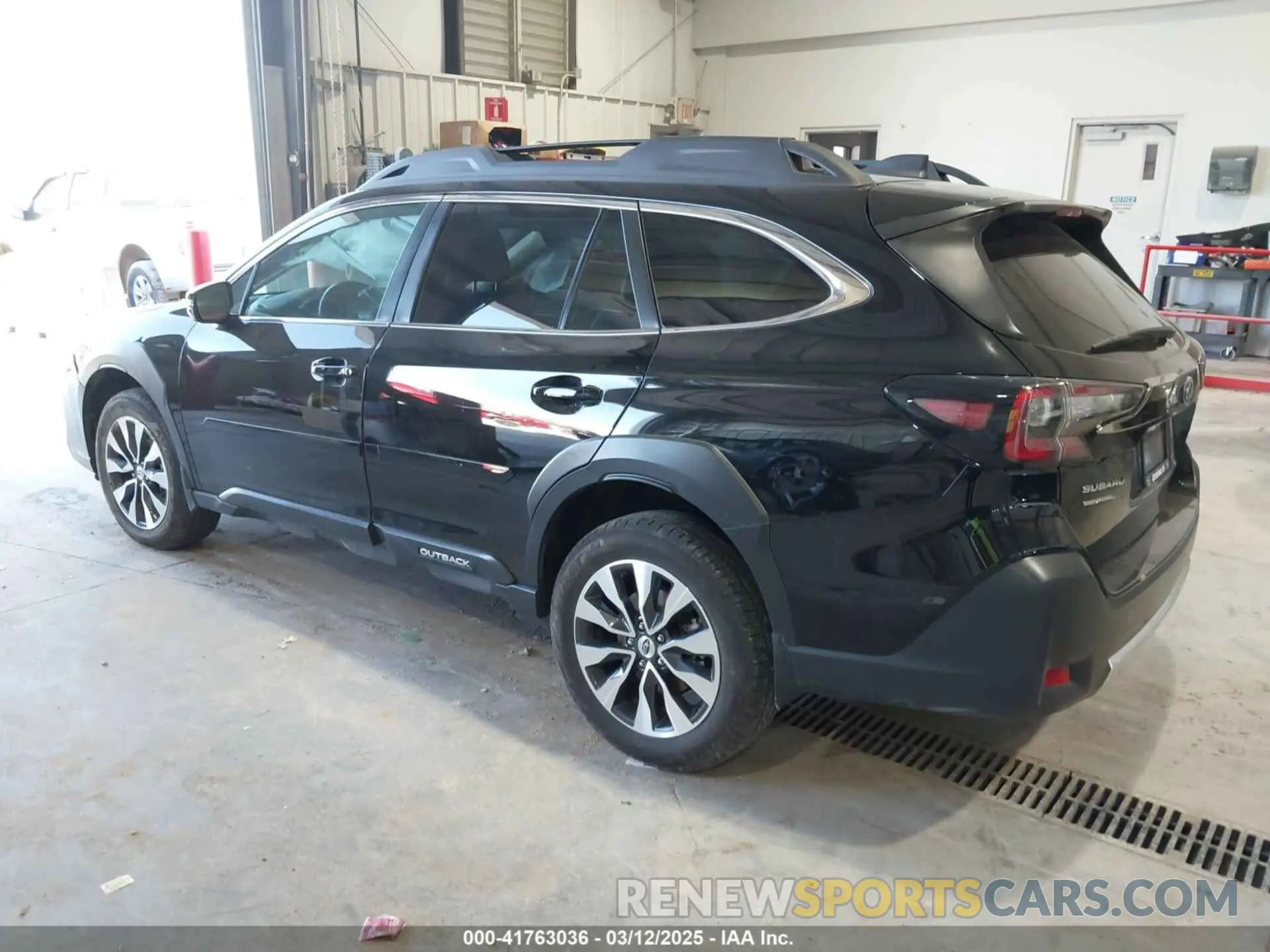 3 Photograph of a damaged car 4S4BTANC2P3139768 SUBARU OUTBACK 2023