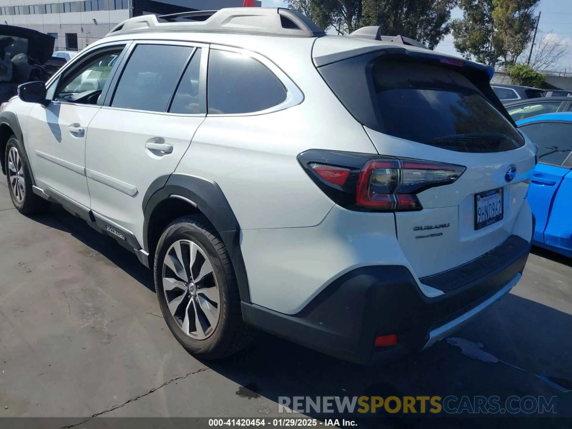 3 Photograph of a damaged car 4S4BTANC8P3224971 SUBARU OUTBACK 2023