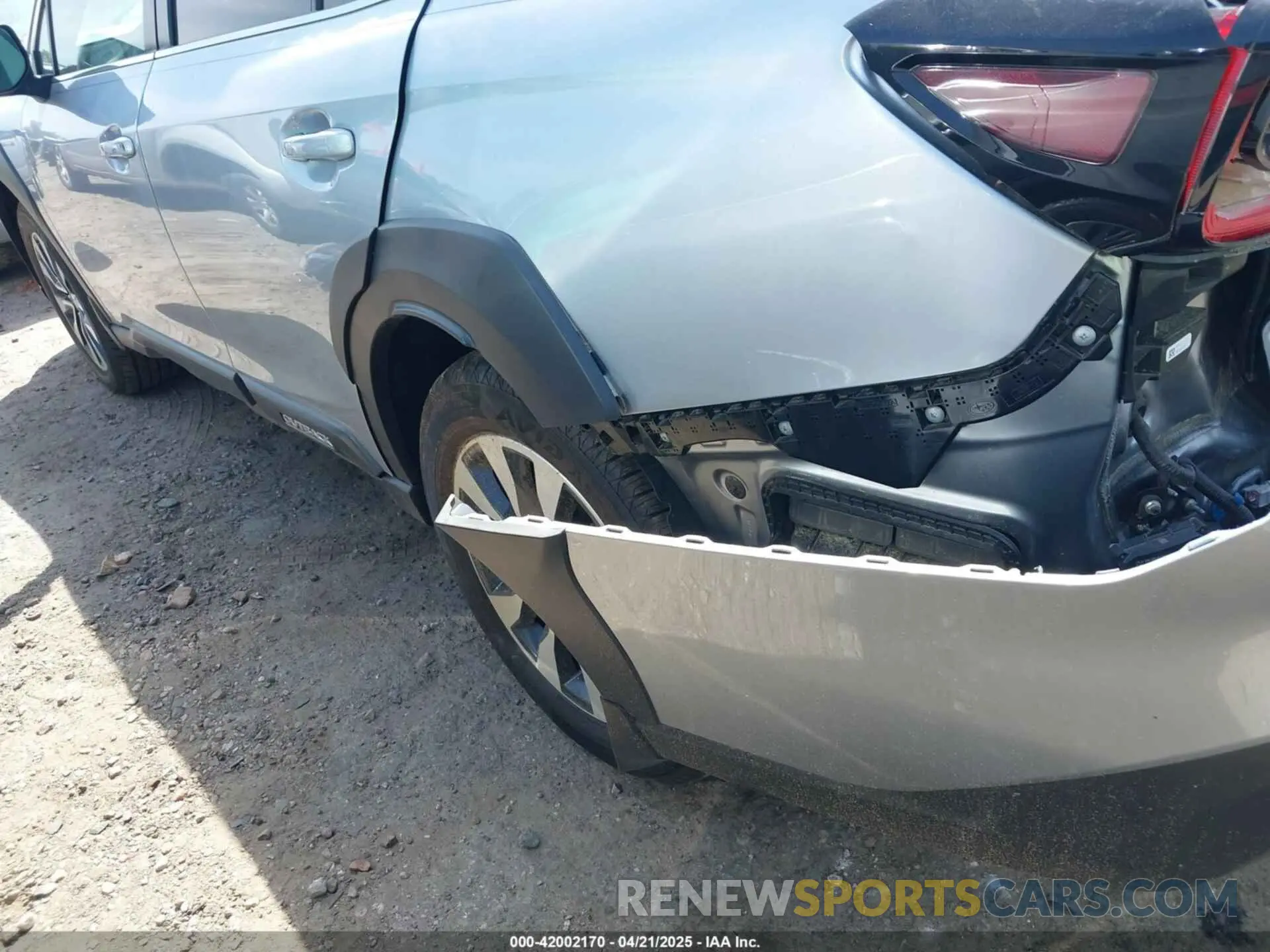 18 Photograph of a damaged car 4S4BTGND5P3120658 SUBARU OUTBACK 2023