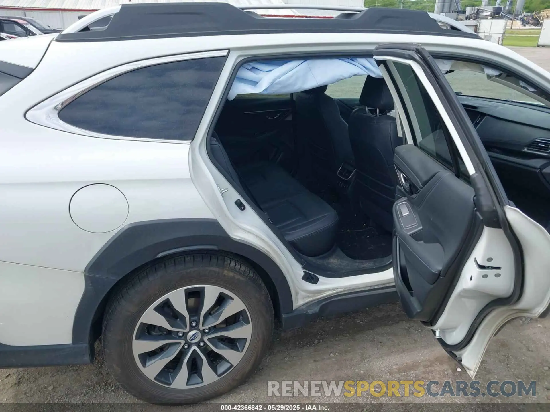 8 Photograph of a damaged car 4S4BTGPDXP3223975 SUBARU OUTBACK 2023