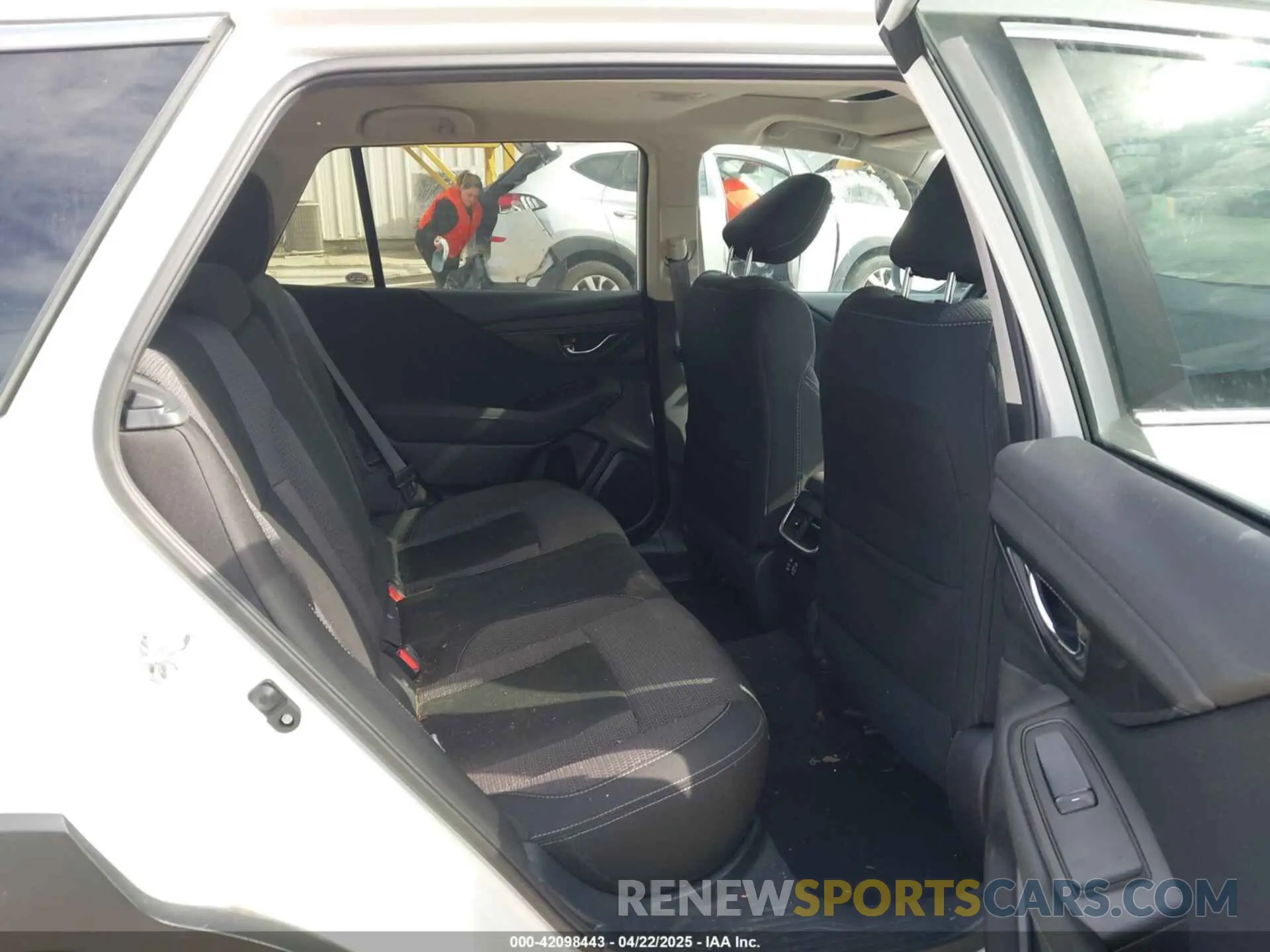 8 Photograph of a damaged car 4S4BTAFC2R3143515 SUBARU OUTBACK 2024