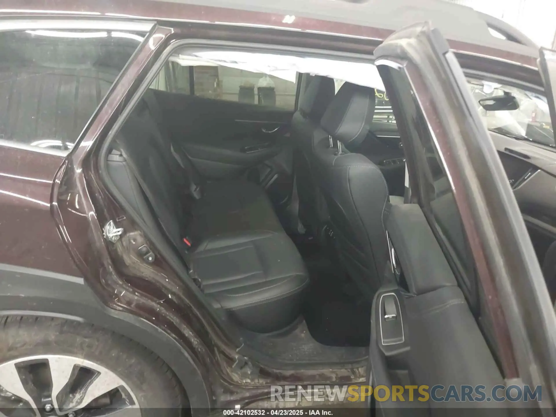 8 Photograph of a damaged car 4S4BTANC0R3167975 SUBARU OUTBACK 2024