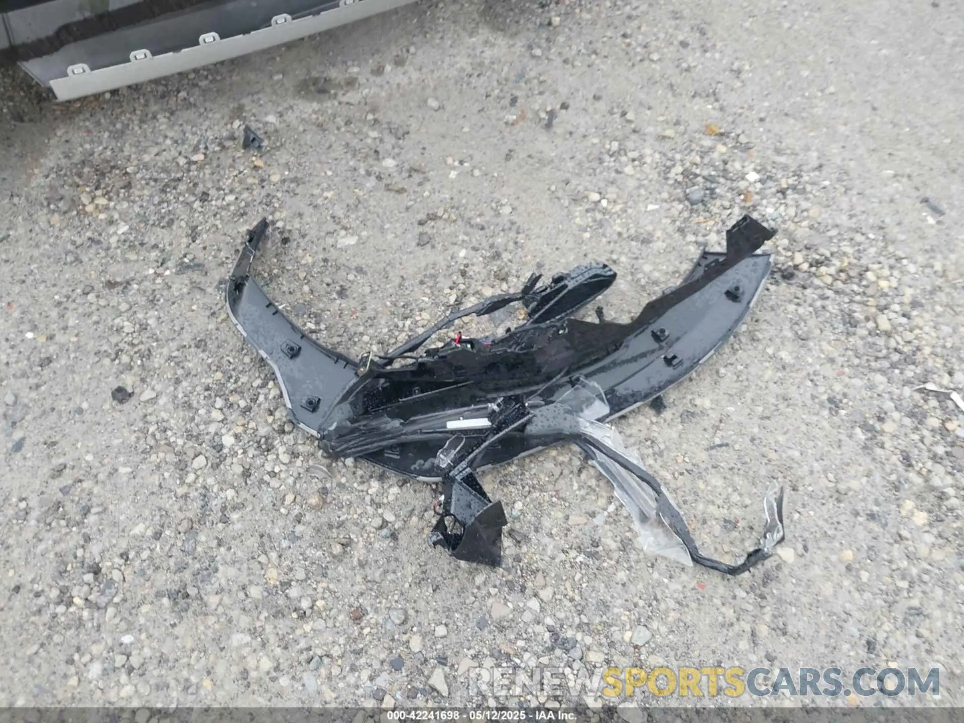12 Photograph of a damaged car 4S4BTAPC8R3102174 SUBARU OUTBACK 2024
