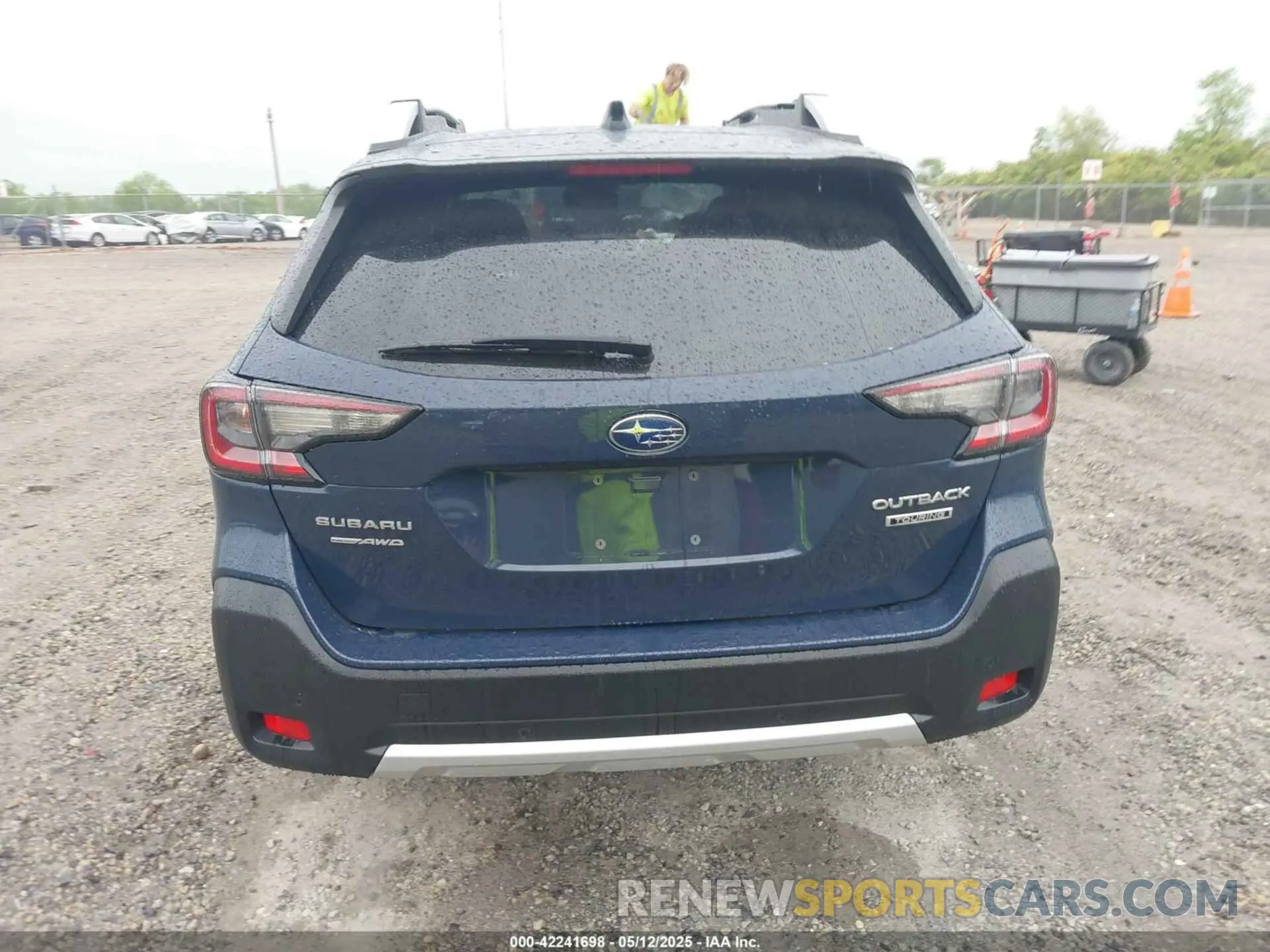 17 Photograph of a damaged car 4S4BTAPC8R3102174 SUBARU OUTBACK 2024
