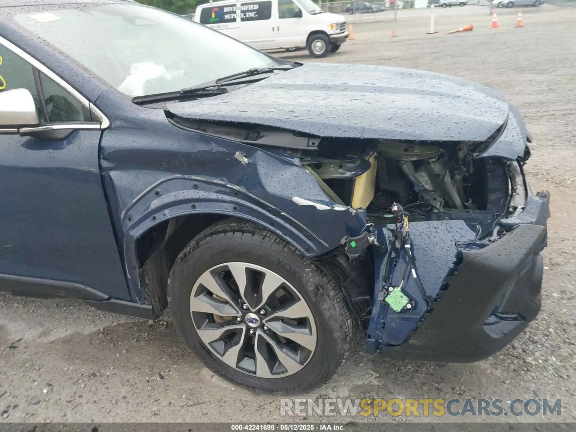 19 Photograph of a damaged car 4S4BTAPC8R3102174 SUBARU OUTBACK 2024