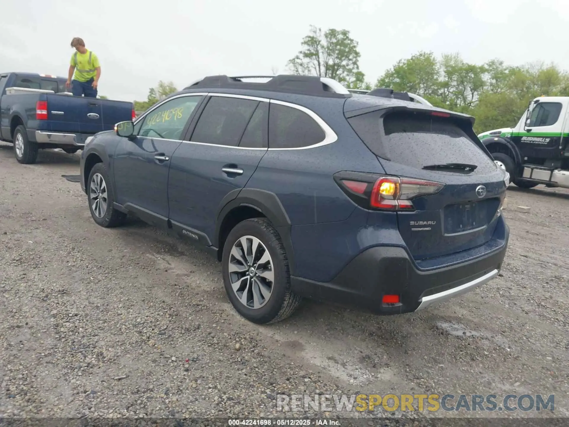 3 Photograph of a damaged car 4S4BTAPC8R3102174 SUBARU OUTBACK 2024