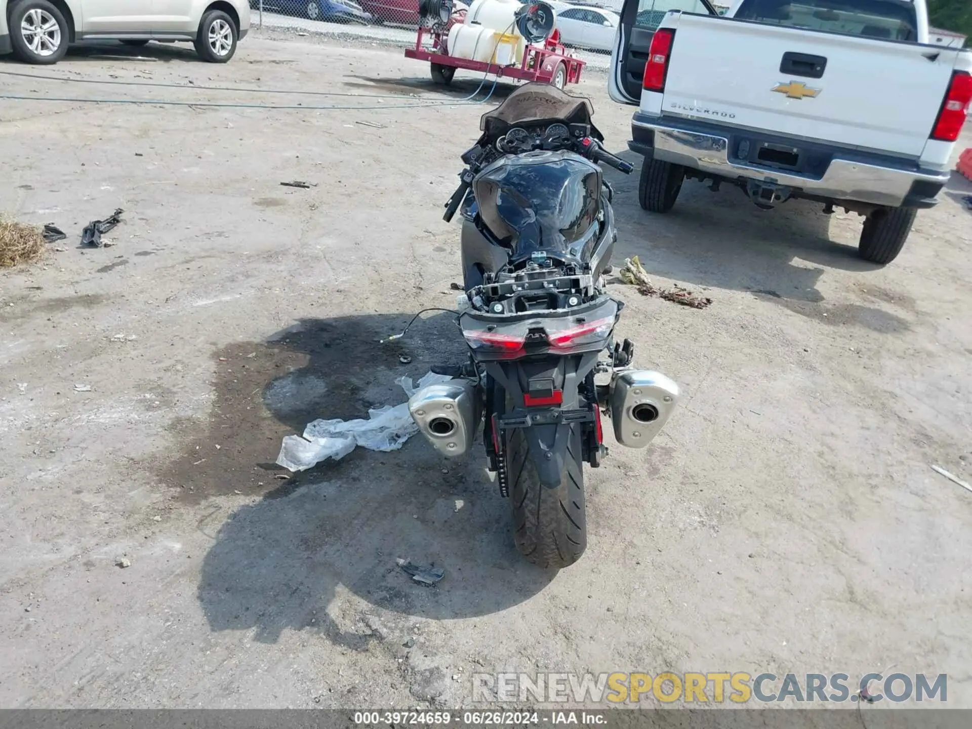 6 Photograph of a damaged car JS1EJ11B3P7100906 SUZUKI GSX1300 2023