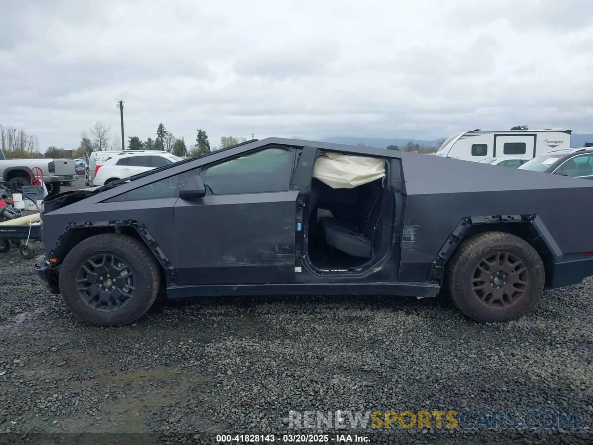 15 Photograph of a damaged car 7G2CEHED0RA043898 TESLA CYBERTRUCK 2024