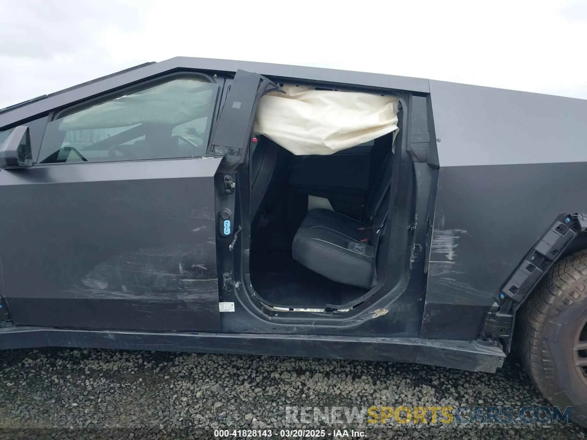 22 Photograph of a damaged car 7G2CEHED0RA043898 TESLA CYBERTRUCK 2024