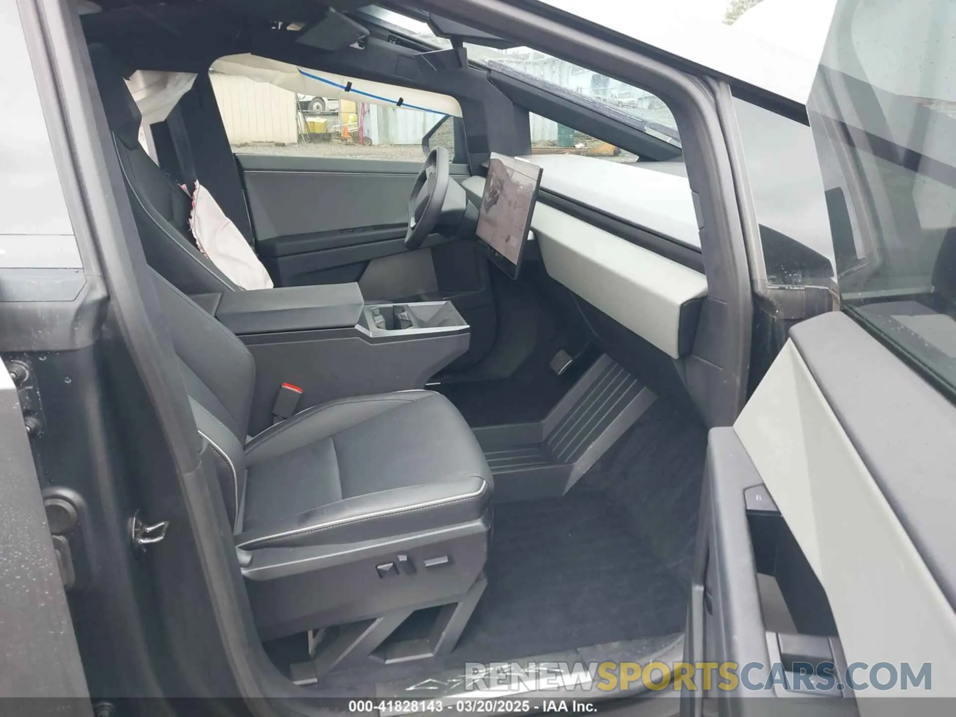 5 Photograph of a damaged car 7G2CEHED0RA043898 TESLA CYBERTRUCK 2024