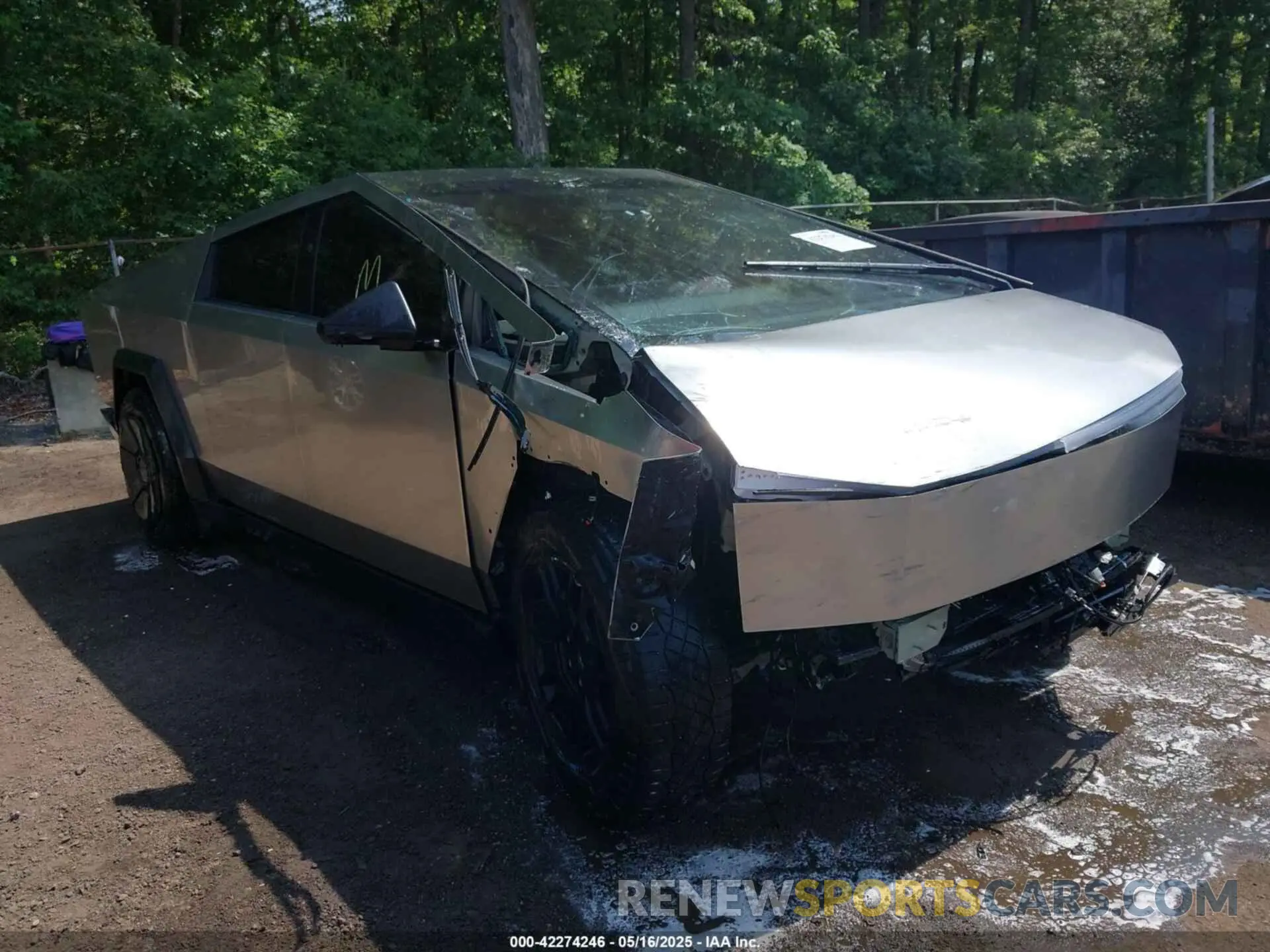 1 Photograph of a damaged car 7G2CEHED1RA008660 TESLA CYBERTRUCK 2024