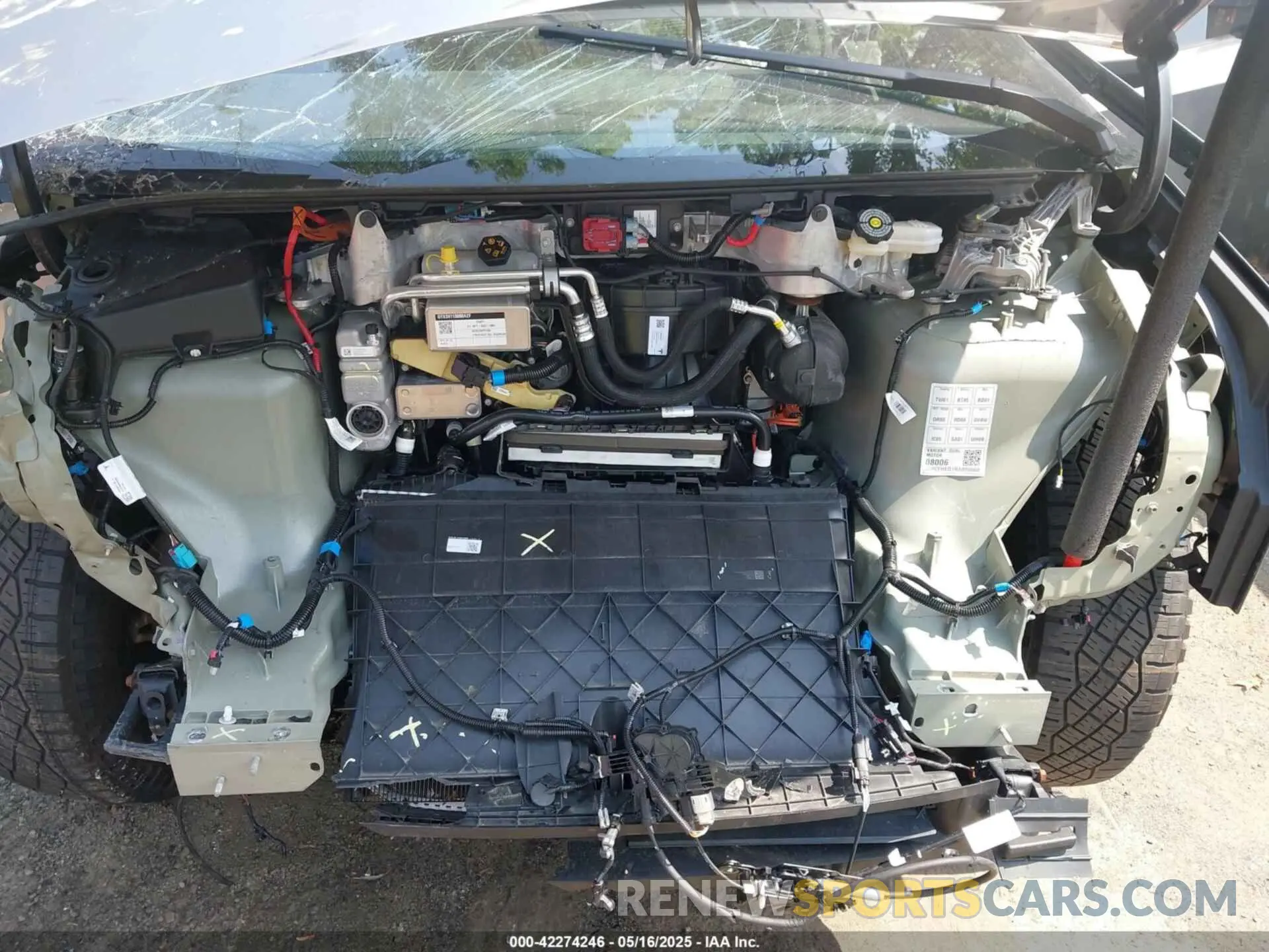 10 Photograph of a damaged car 7G2CEHED1RA008660 TESLA CYBERTRUCK 2024