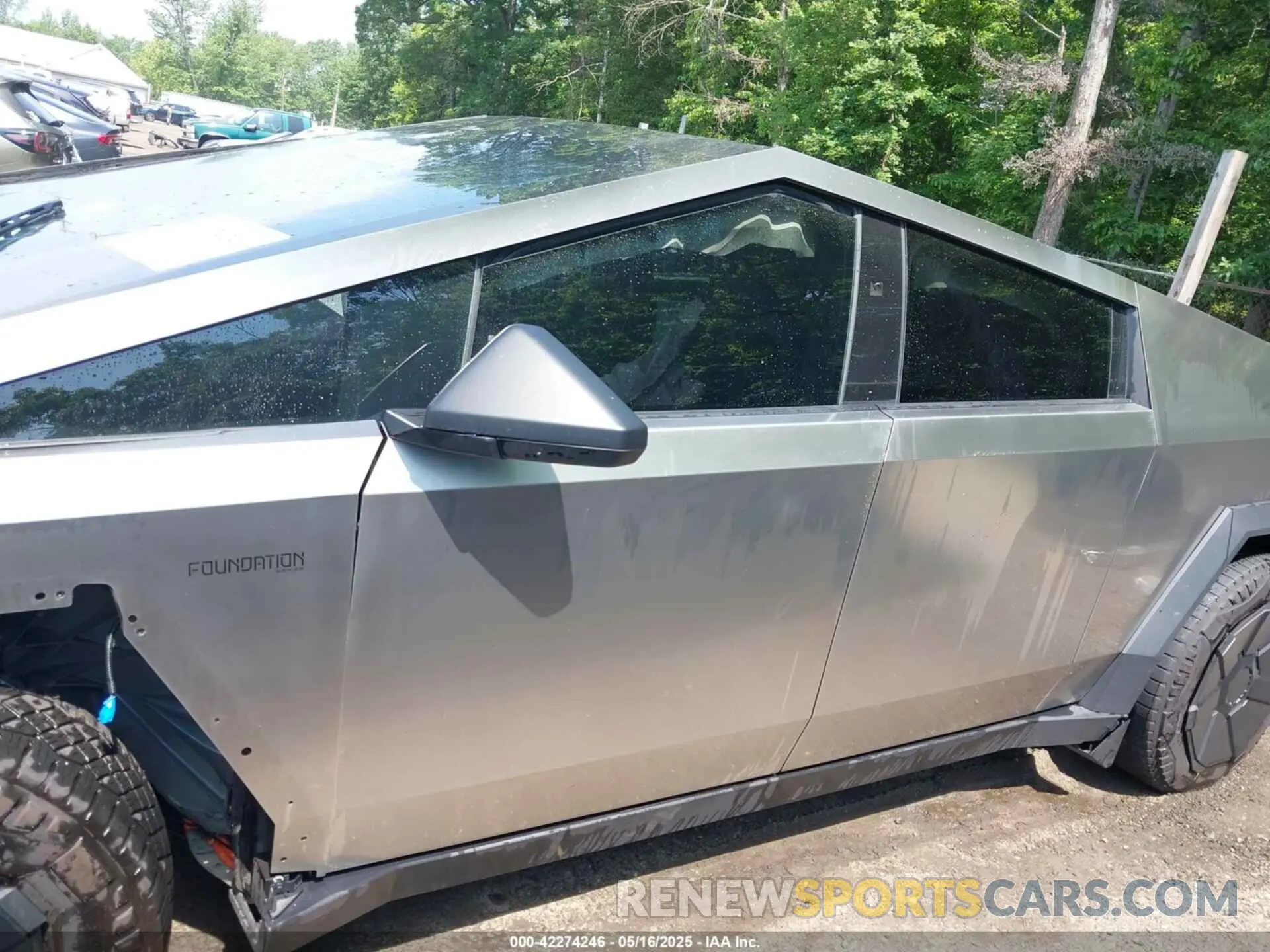 14 Photograph of a damaged car 7G2CEHED1RA008660 TESLA CYBERTRUCK 2024