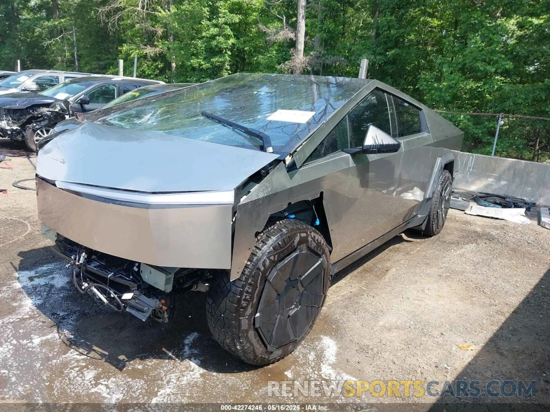 2 Photograph of a damaged car 7G2CEHED1RA008660 TESLA CYBERTRUCK 2024