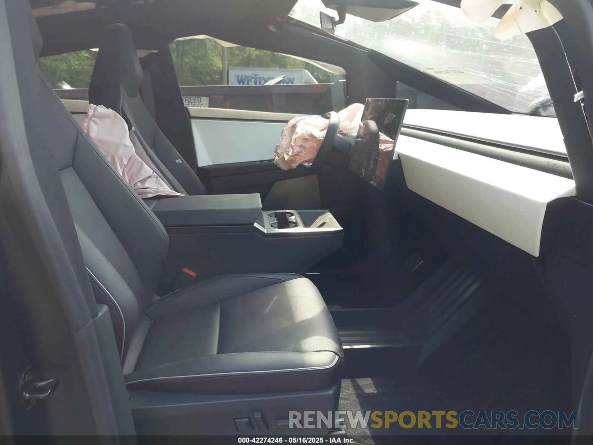 5 Photograph of a damaged car 7G2CEHED1RA008660 TESLA CYBERTRUCK 2024