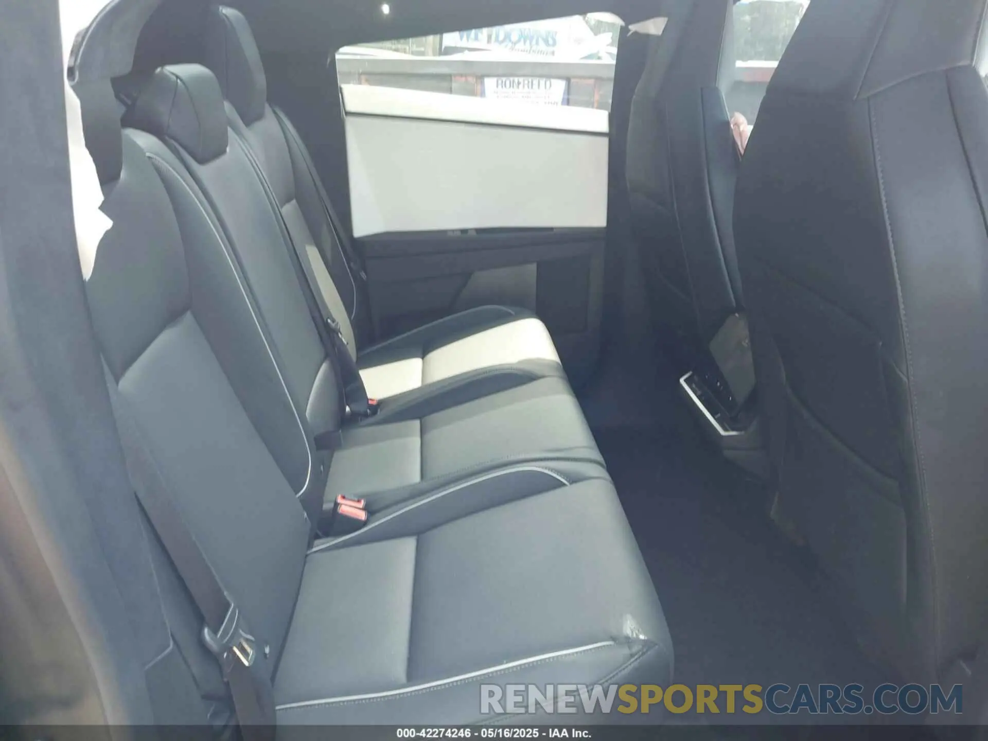 8 Photograph of a damaged car 7G2CEHED1RA008660 TESLA CYBERTRUCK 2024