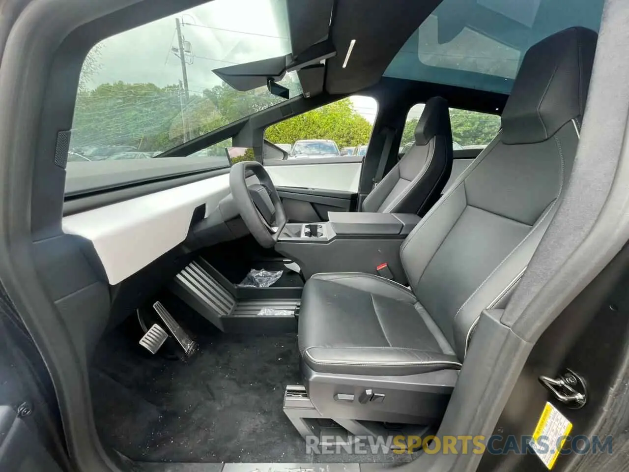 6 Photograph of a damaged car 7G2CEHED1RA016631 TESLA CYBERTRUCK 2024