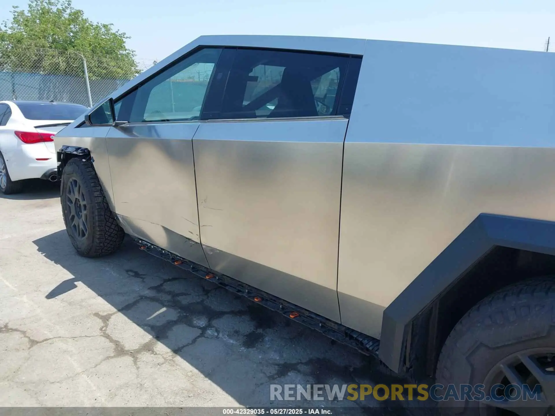 22 Photograph of a damaged car 7G2CEHED1RA034143 TESLA CYBERTRUCK 2024