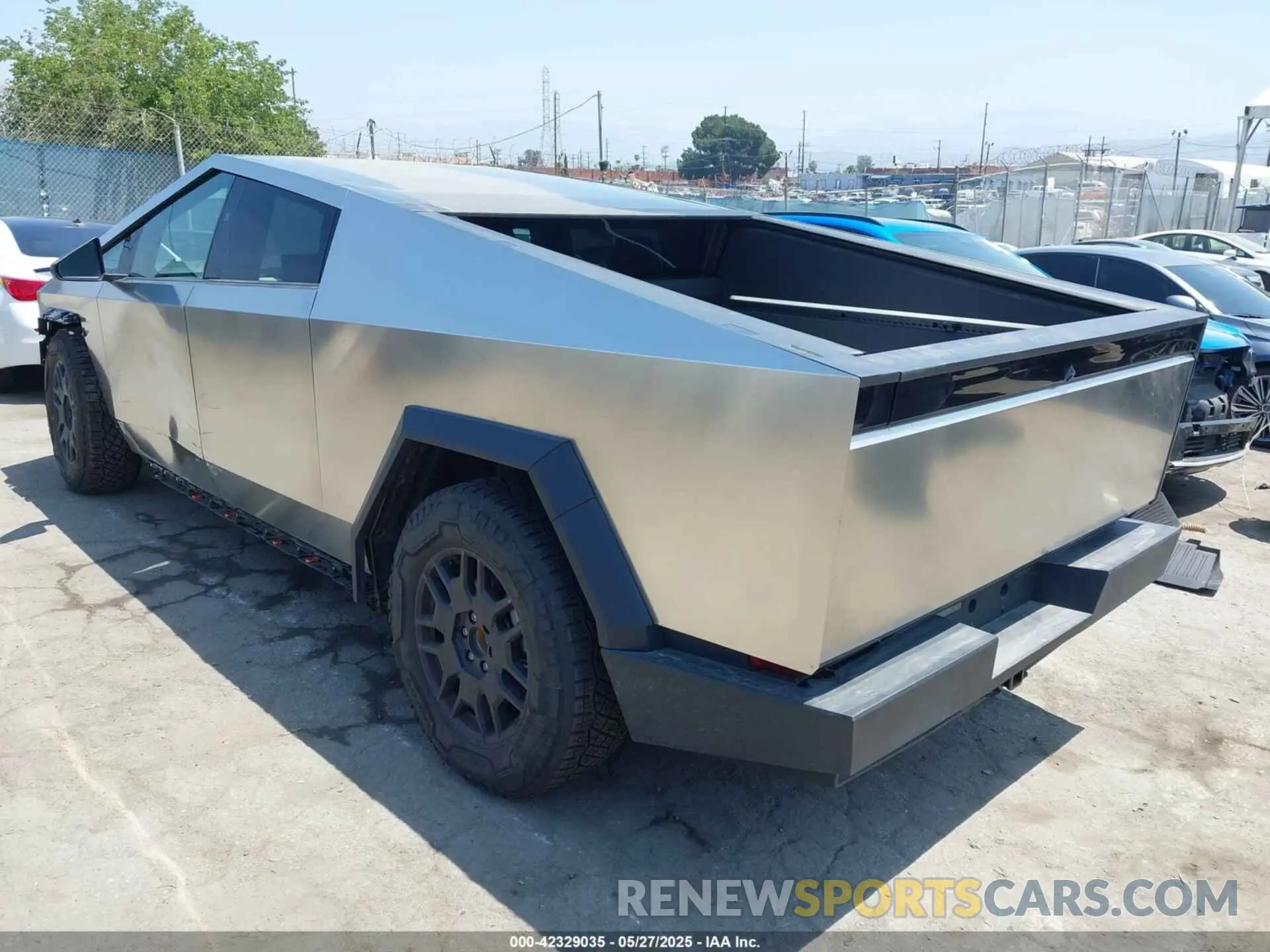 3 Photograph of a damaged car 7G2CEHED1RA034143 TESLA CYBERTRUCK 2024