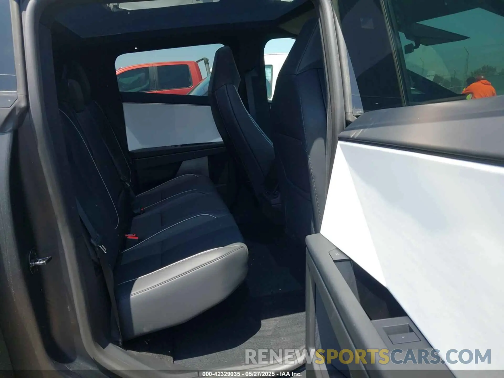 8 Photograph of a damaged car 7G2CEHED1RA034143 TESLA CYBERTRUCK 2024
