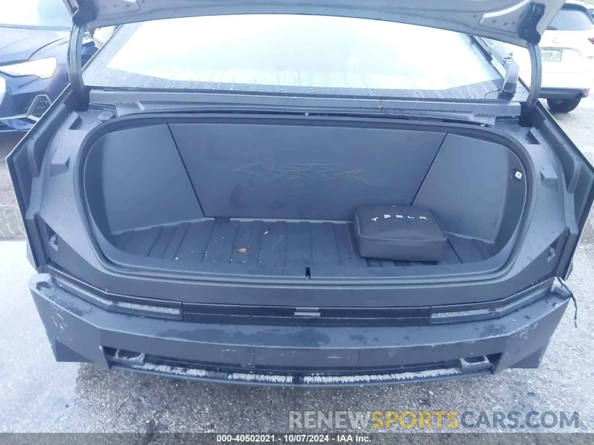 10 Photograph of a damaged car 7G2CEHED2RA006142 TESLA CYBERTRUCK 2024