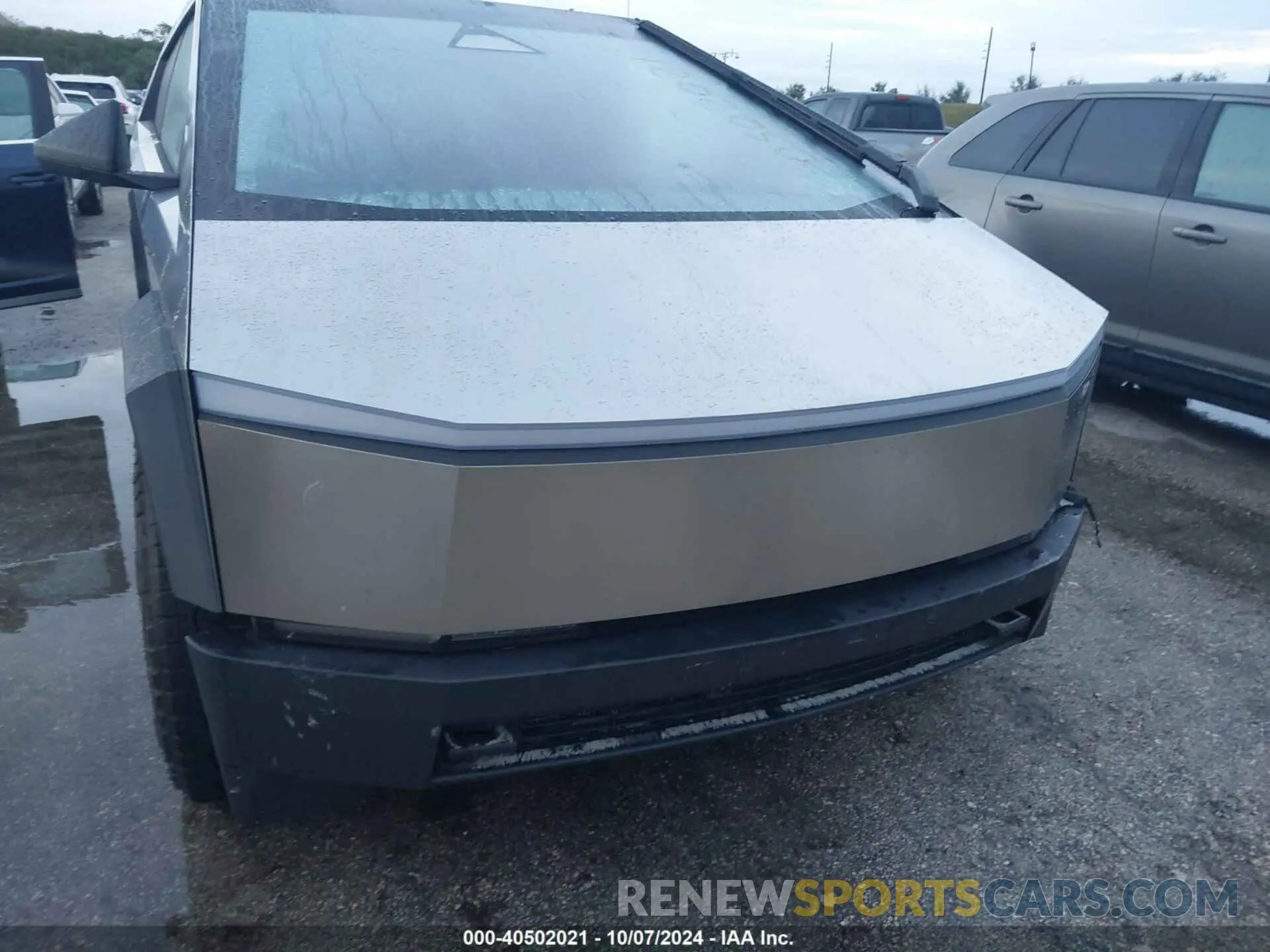 12 Photograph of a damaged car 7G2CEHED2RA006142 TESLA CYBERTRUCK 2024